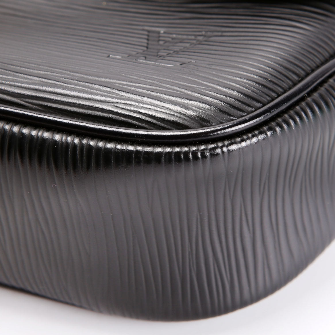 Montaigne Clutch Shoulder Epi