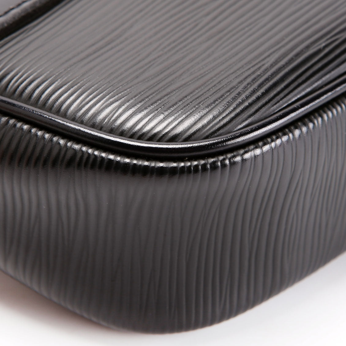 Montaigne Clutch Shoulder Epi