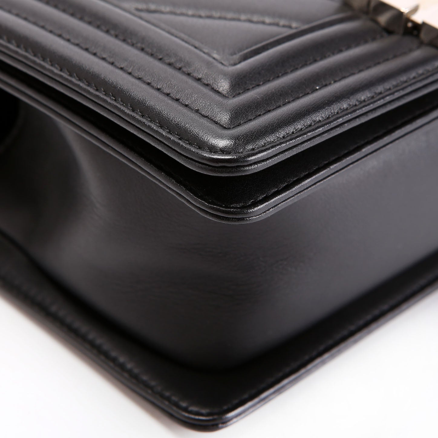Boy Flap Small Chevron Calfskin 22M Black