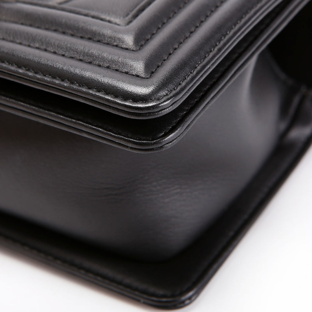 Boy Flap Small Chevron Calfskin 22M Black