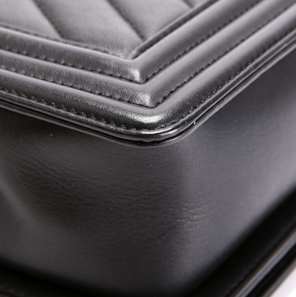 Boy Flap Small Chevron Calfskin 22M Black