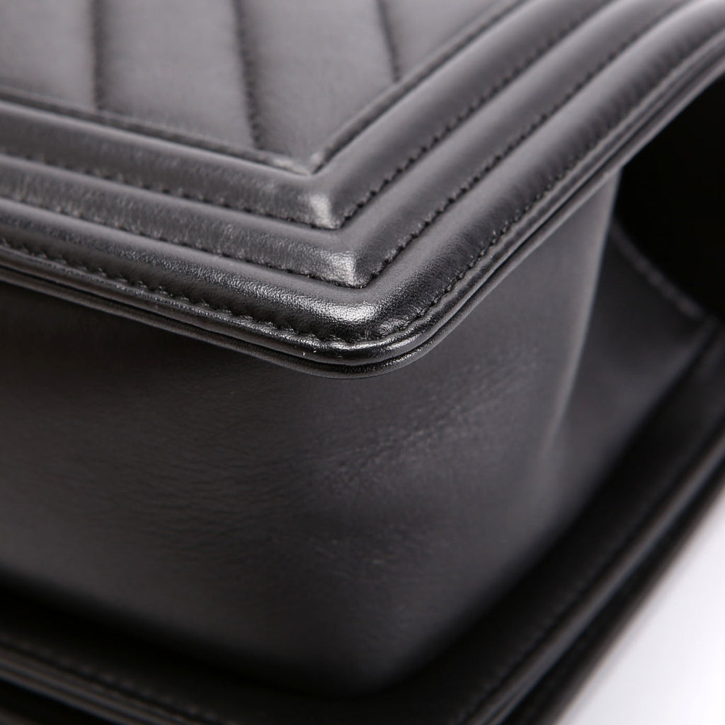 Boy Flap Small Chevron Calfskin 22M Black