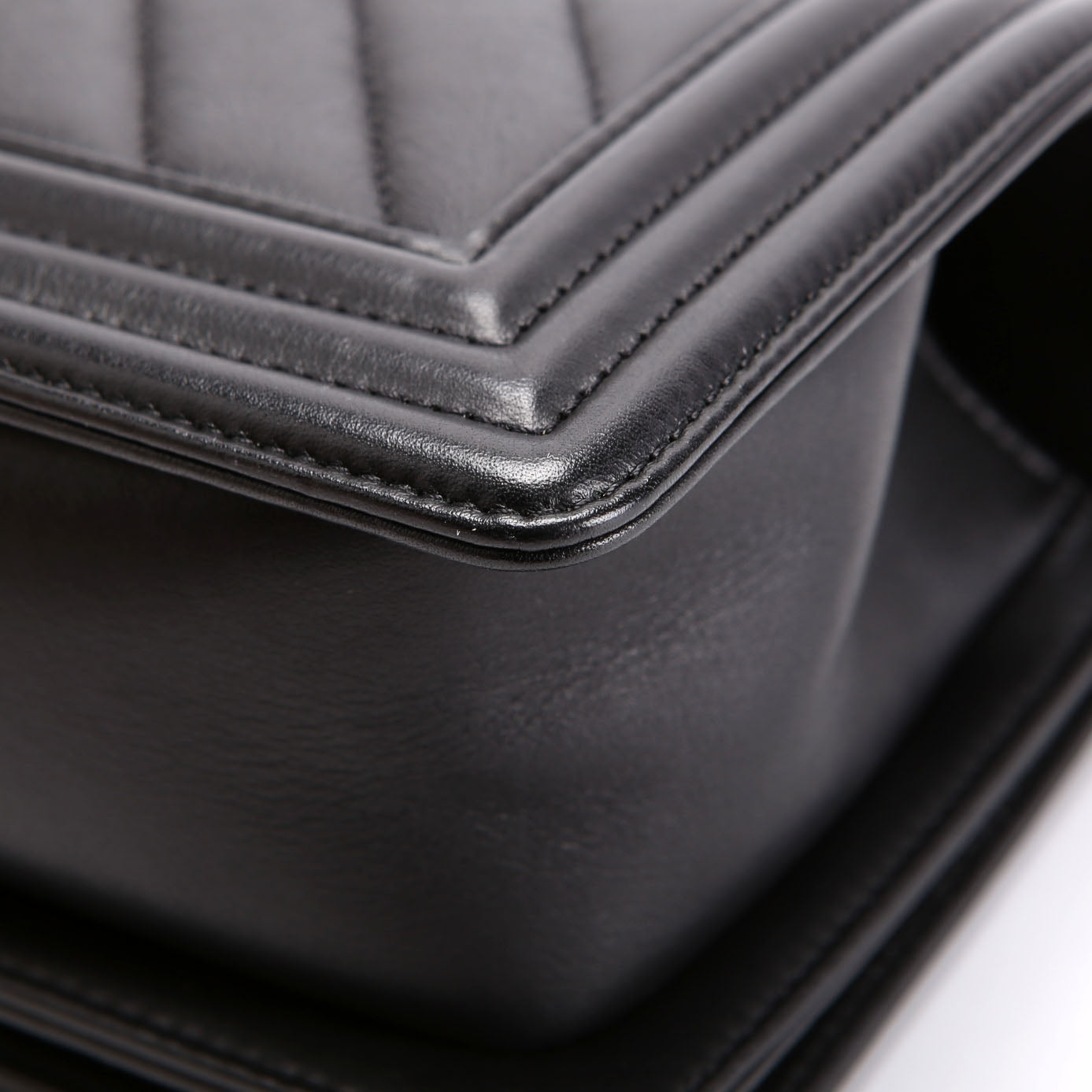 Boy Flap Small Chevron Calfskin 22M Black