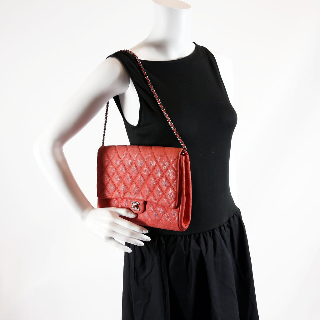 Classic Flap Clutch With Chain 18M
