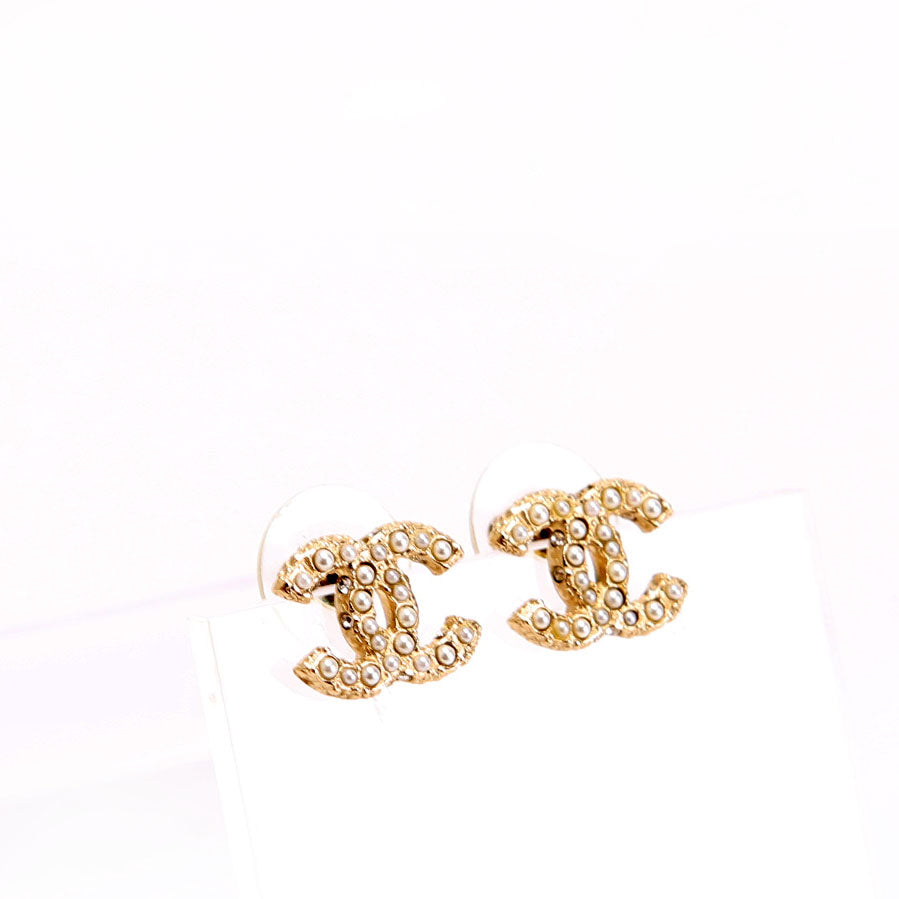 CC Pearl Stud Earrings Gold