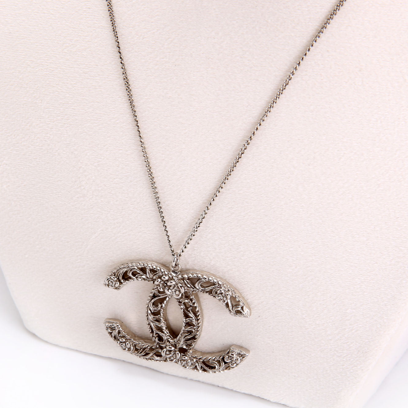 CC Floral Pendant Necklace Silver