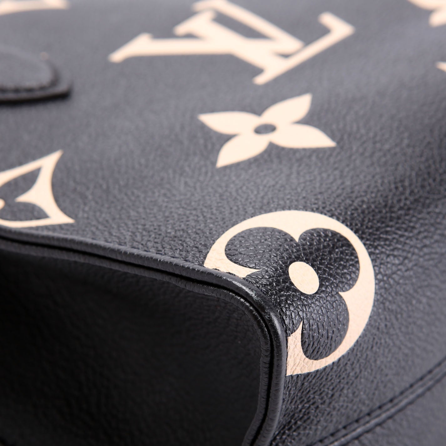 ONTHEGO PM Bicolor Empreinte Black/Beige