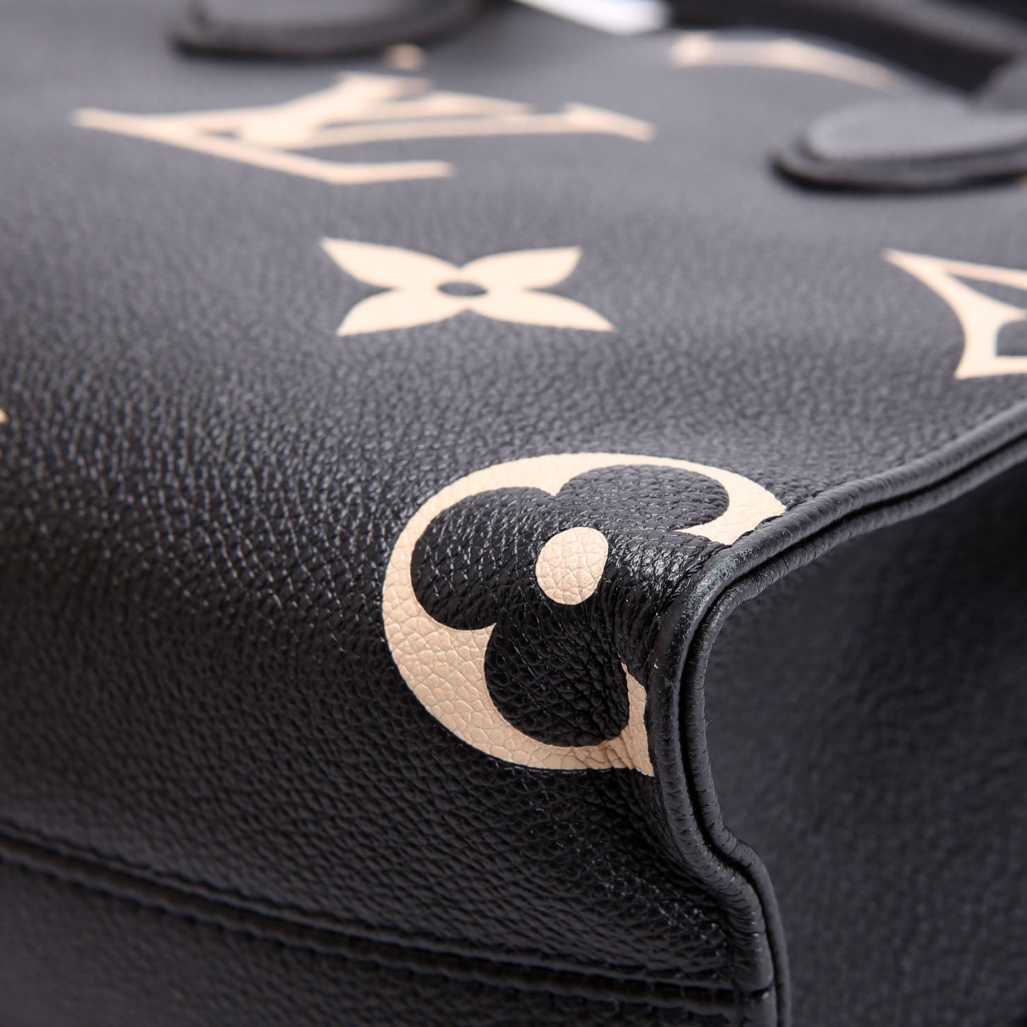 ONTHEGO PM Bicolor Empreinte Black/Beige