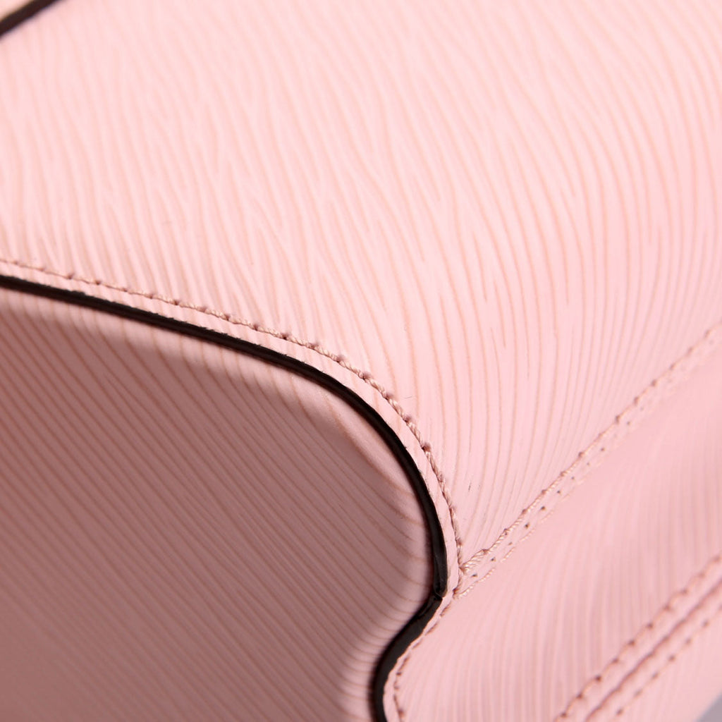 Twist MM Whipstitch Heart Epi Pink/White