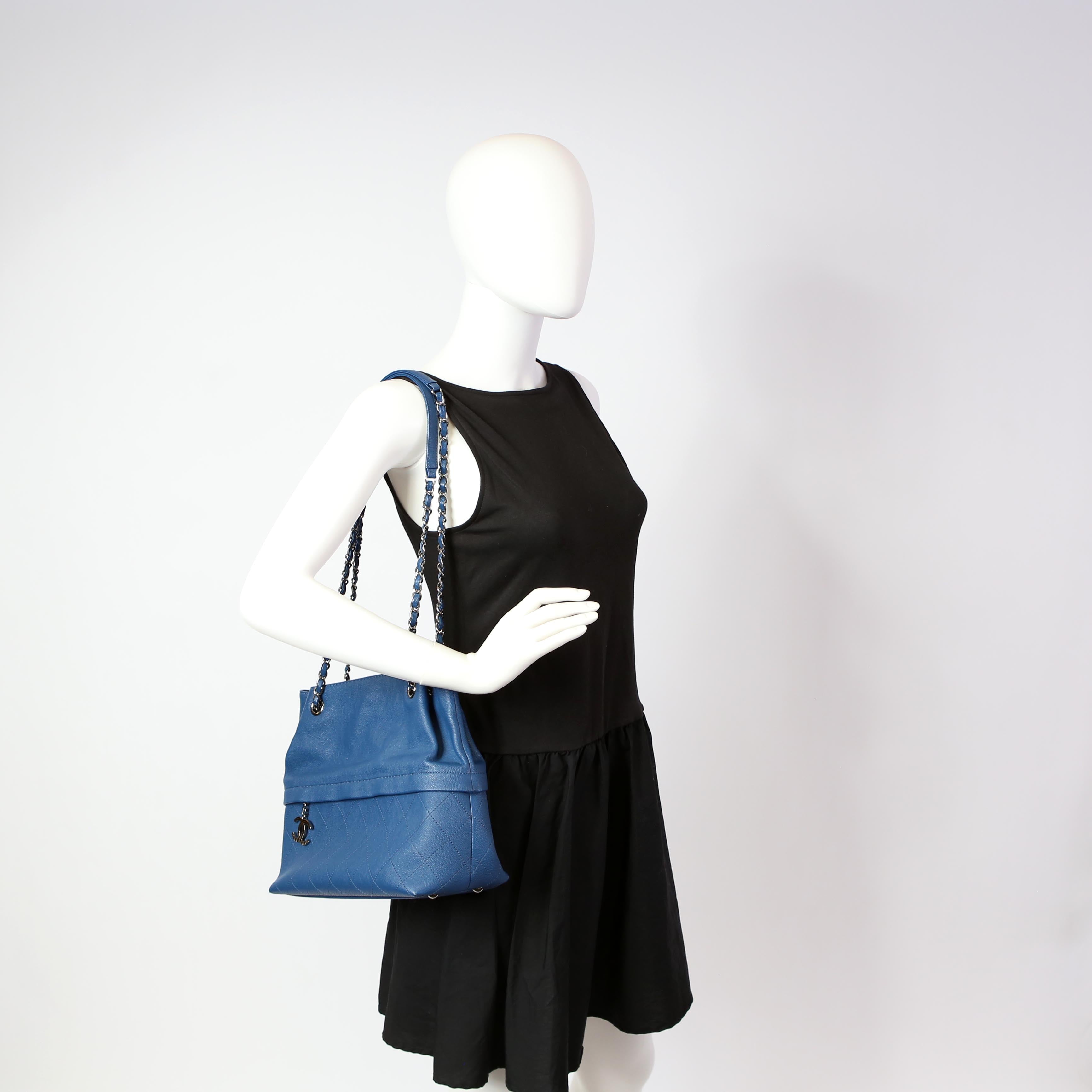 Zip and Carry Shopping Tote Medium Calfskin Blue