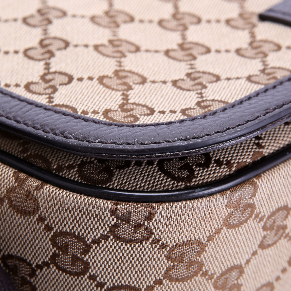 Gucci 449172 GG Canvas Messenger