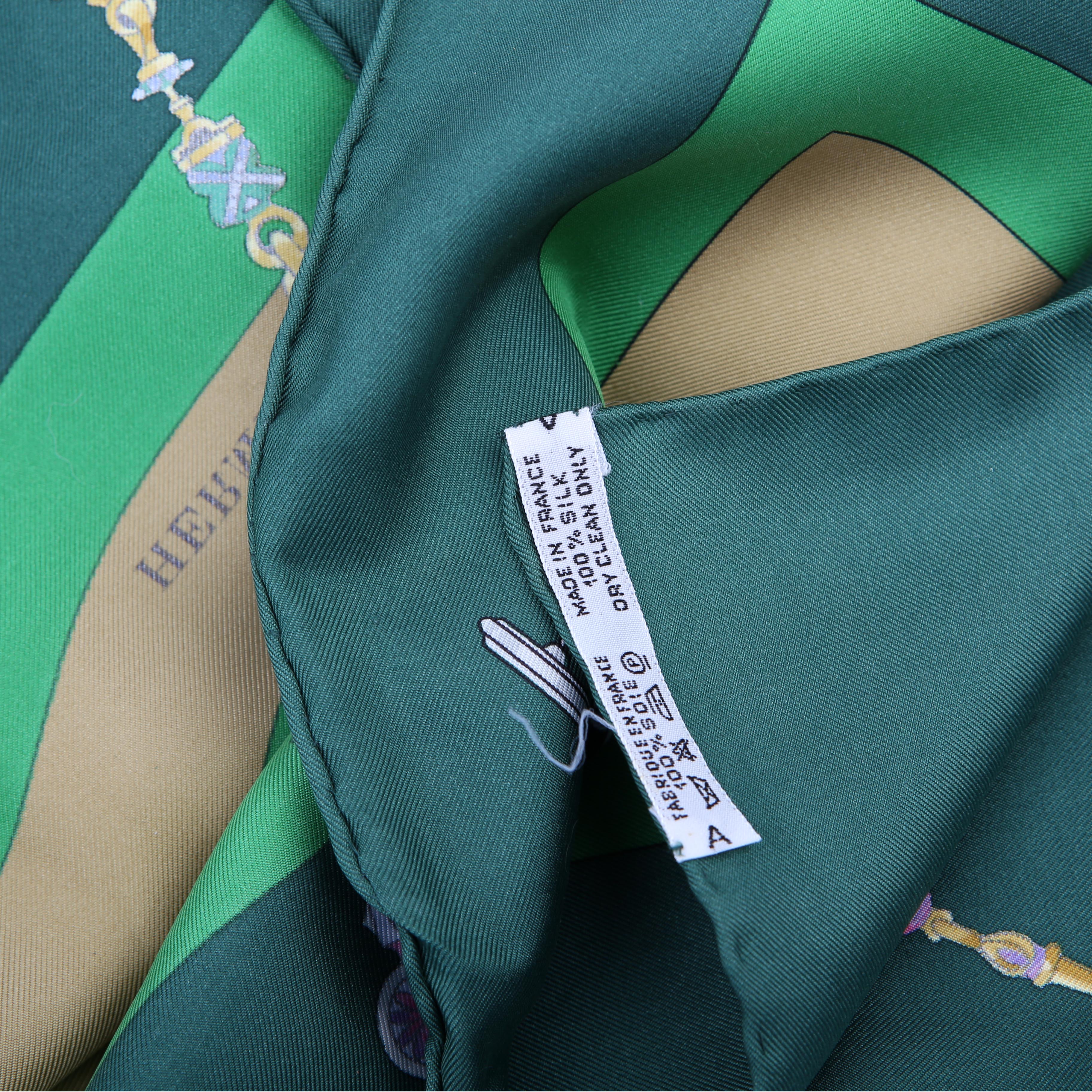 Je Compte Le Heures 90CM Silk Scarf Green