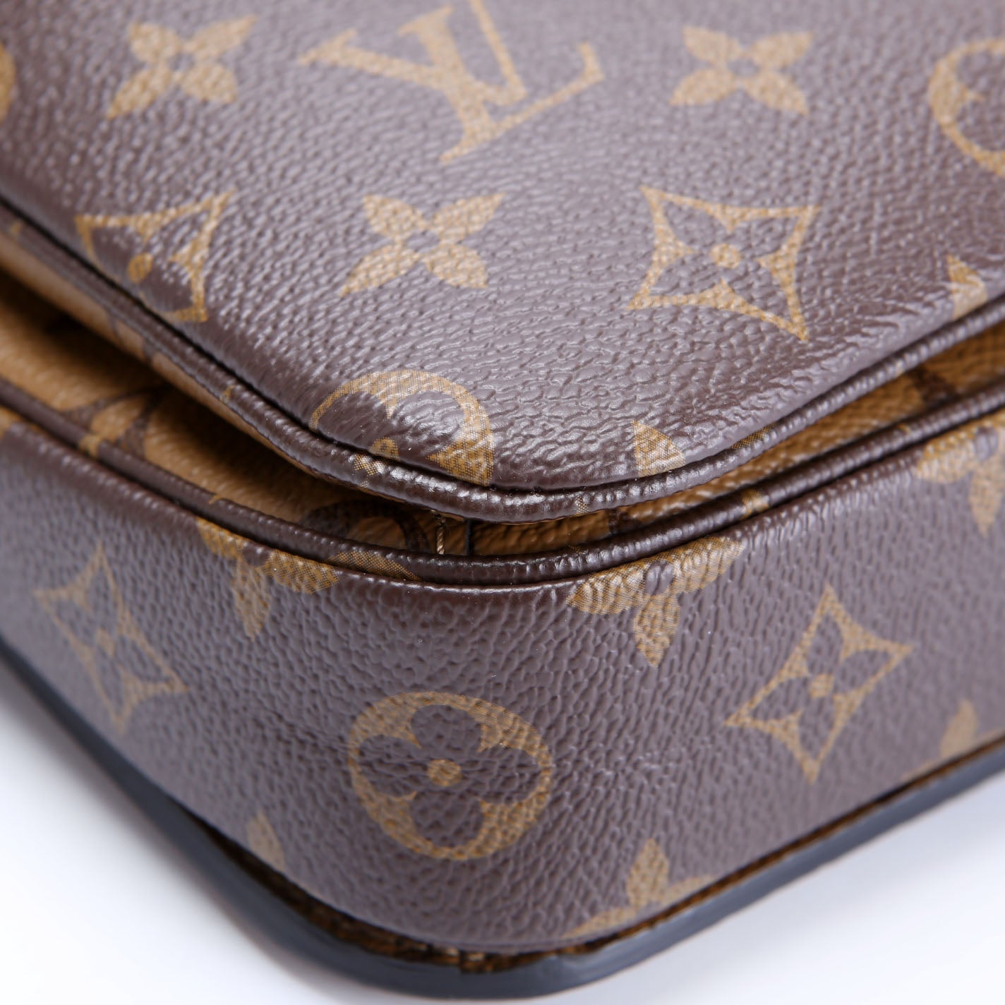 Pochette Metis Reverse Monogram