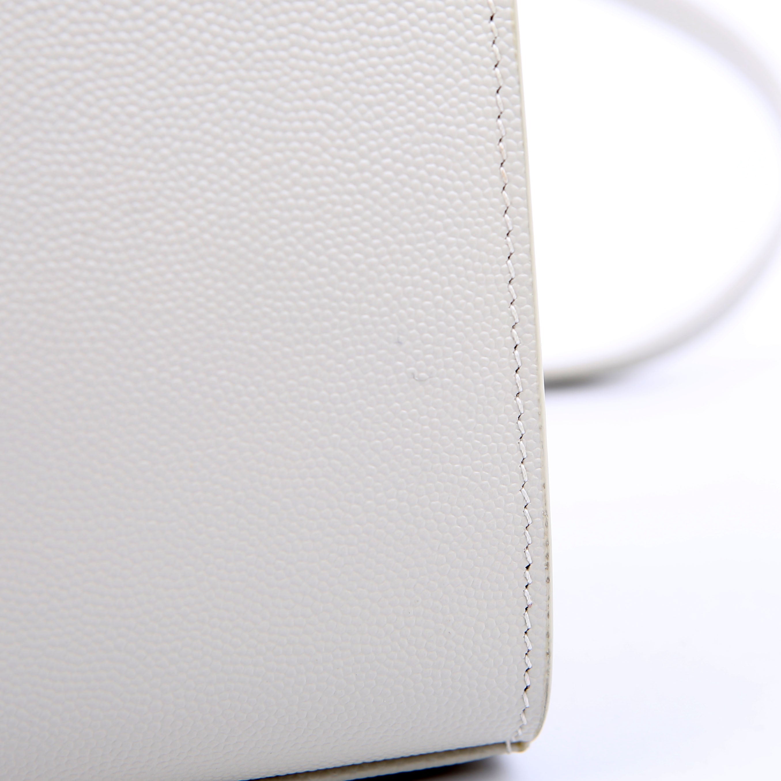Cassandra Top Handle White