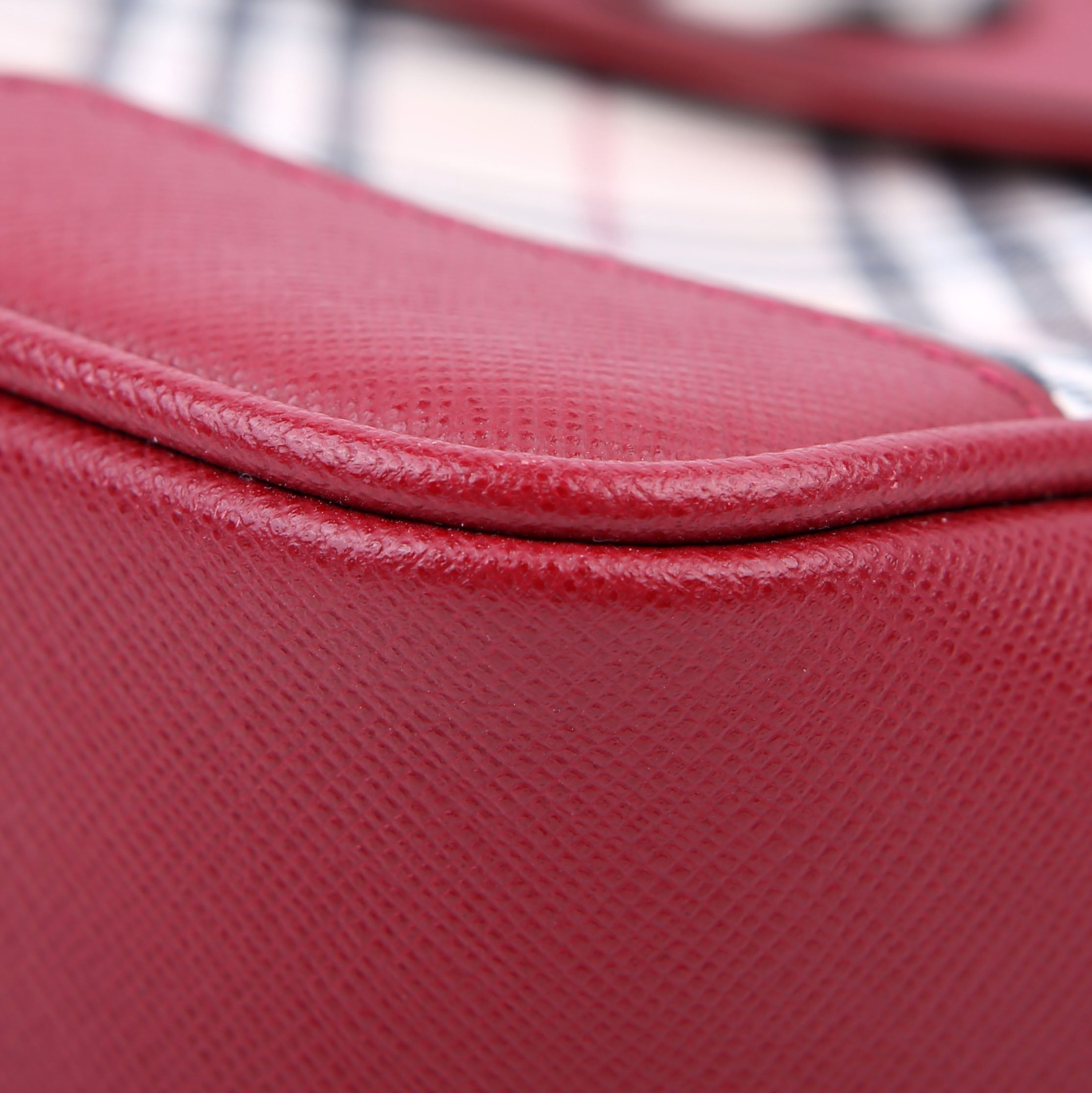 Nova Check Turnlock Shoulder Red