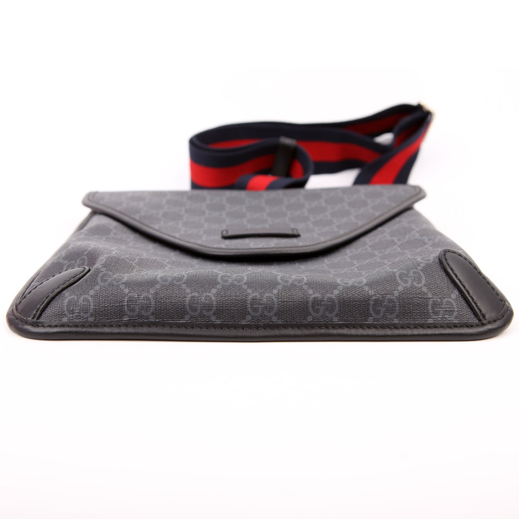 Gucci 599521 GG Supreme Messenger Black