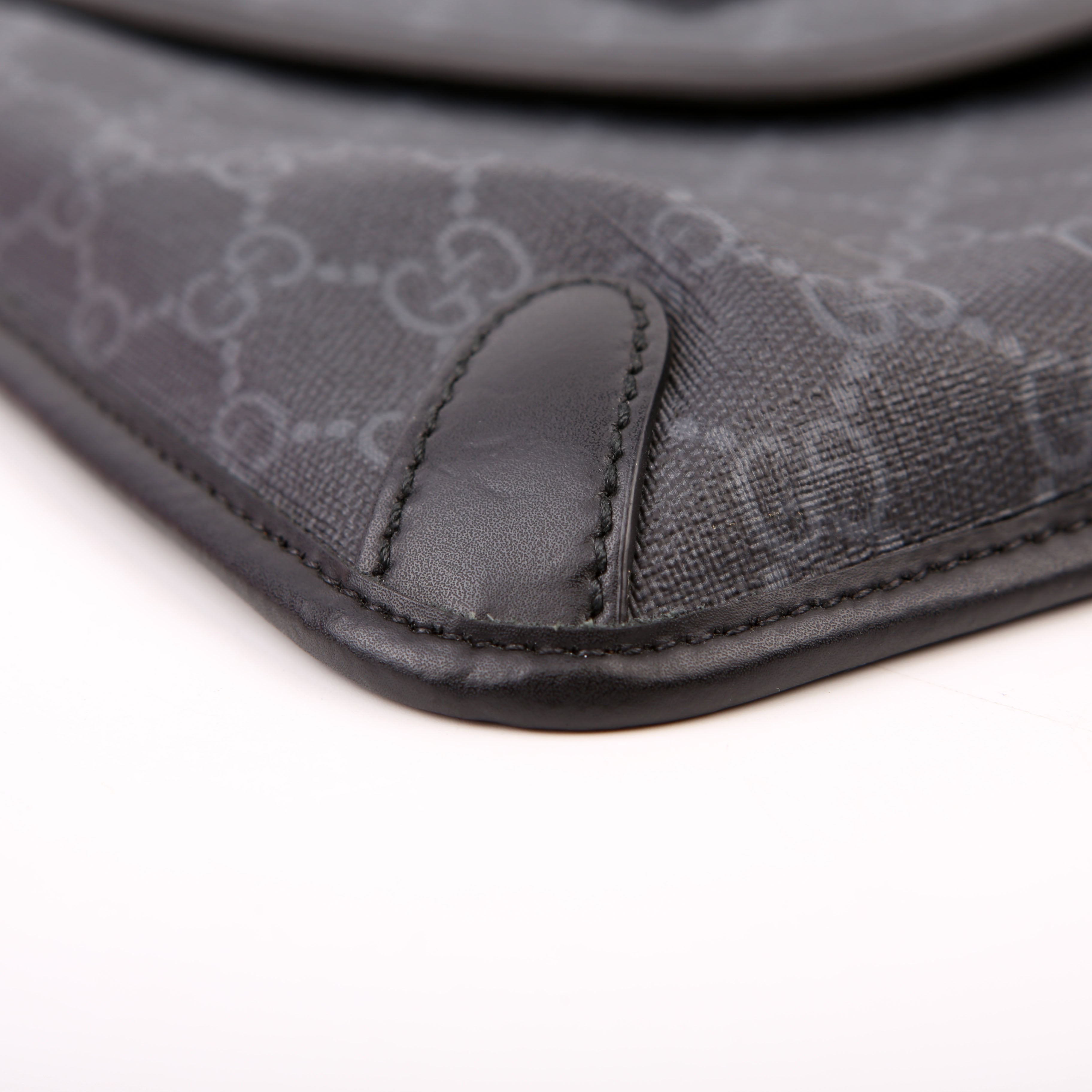 Gucci 599521 GG Supreme Messenger Black