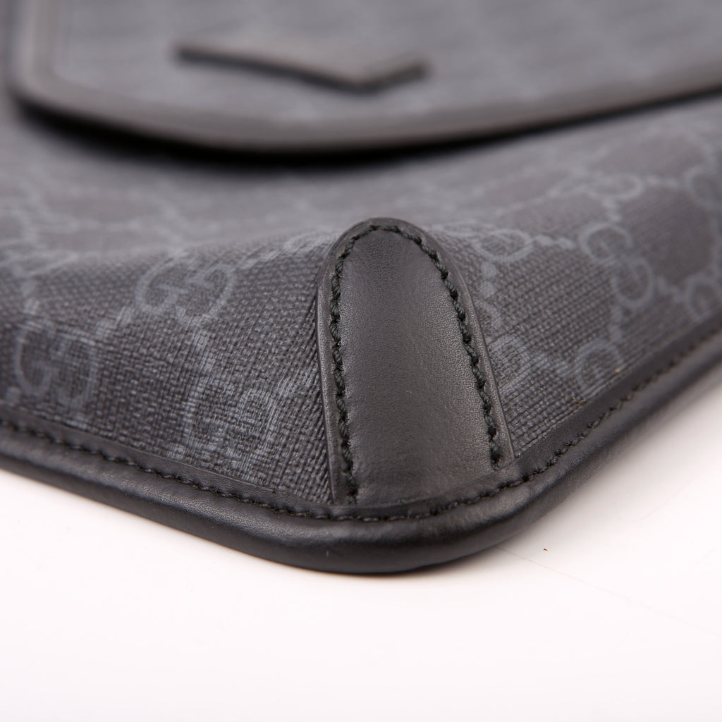 Gucci 599521 GG Supreme Messenger Black