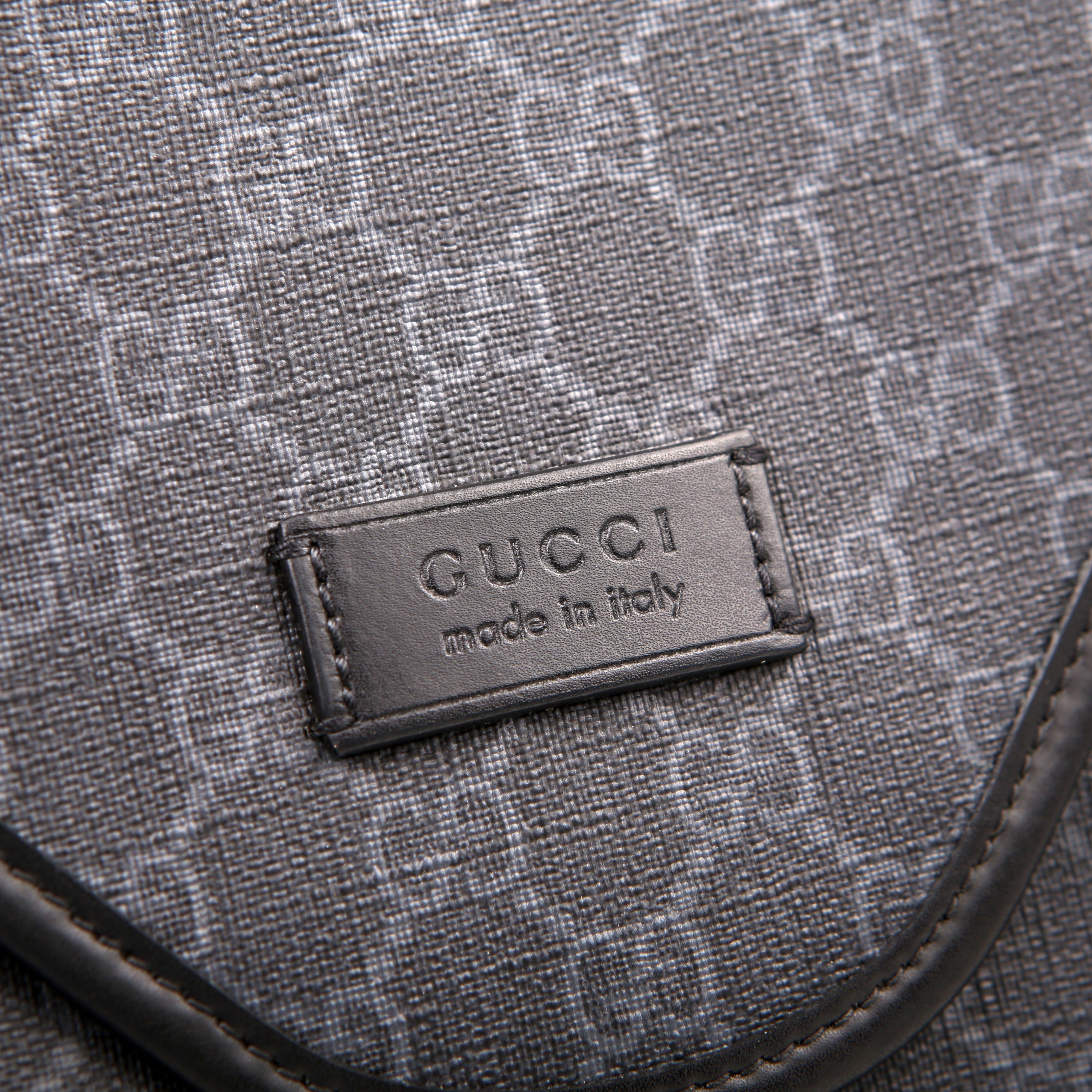 Gucci 599521 GG Supreme Messenger Black