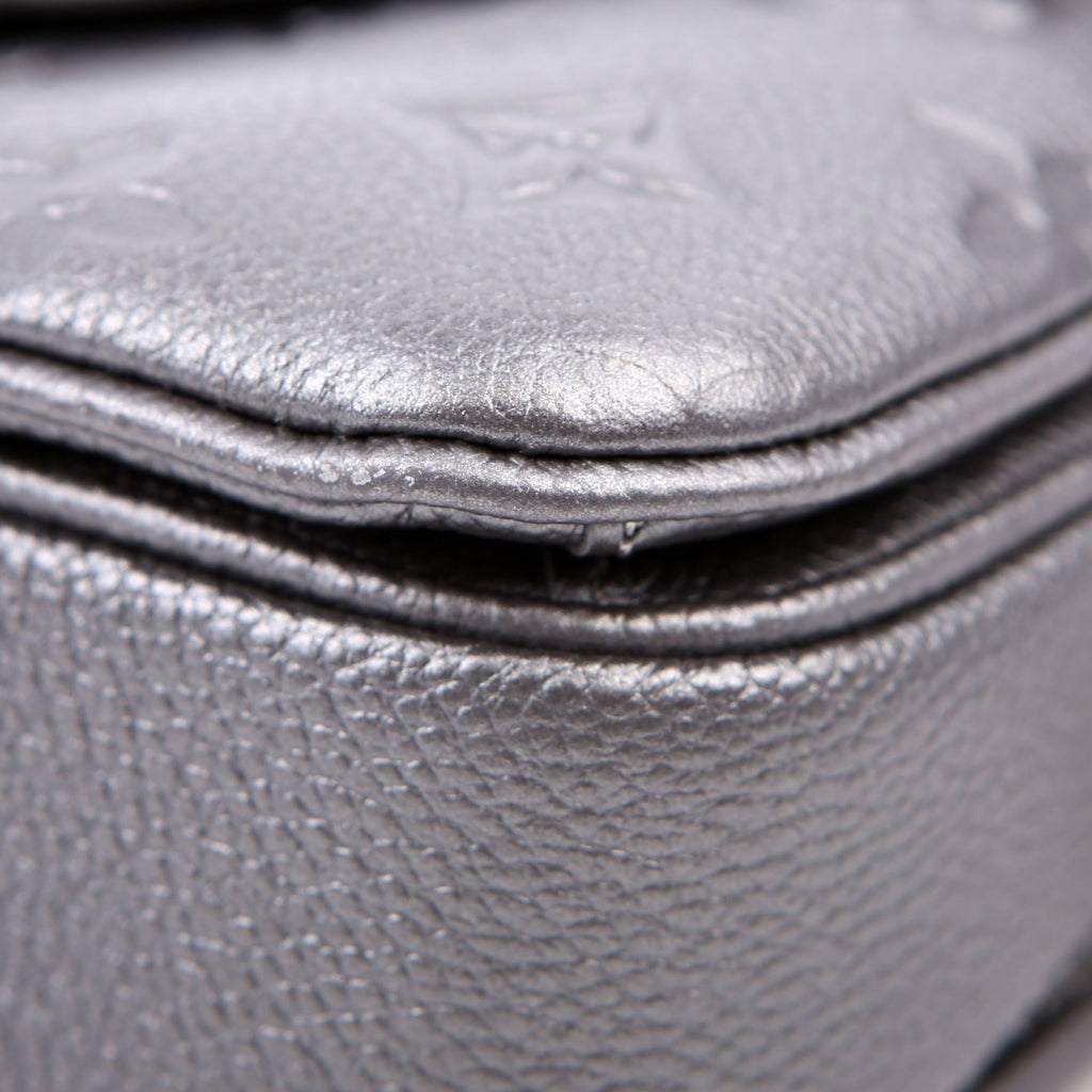 Pochette Metis East West Shimmery Empreinte Grey