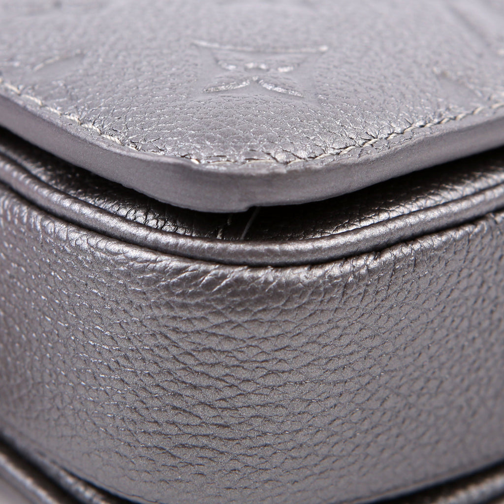 Pochette Metis East West Shimmery Empreinte Grey