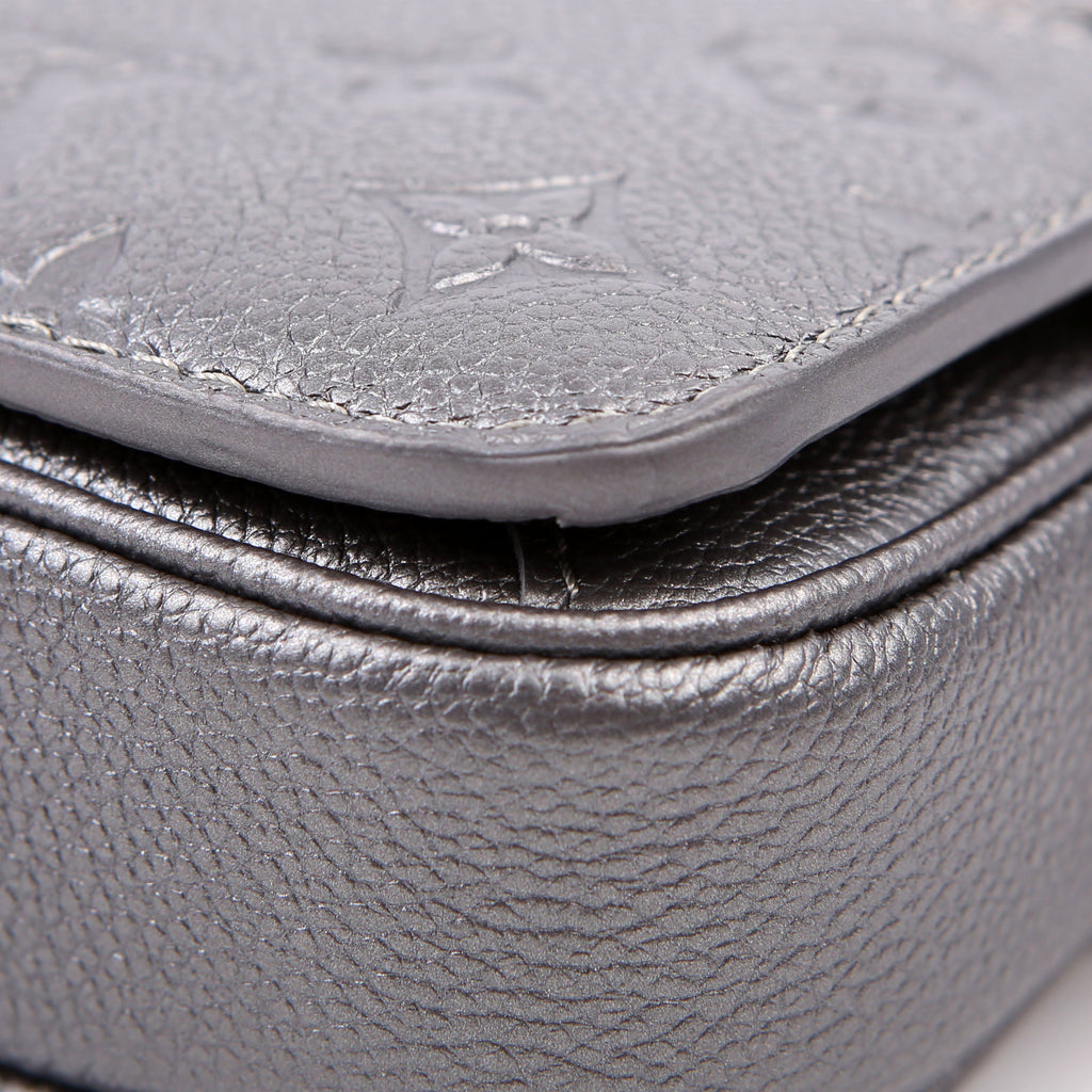 Pochette Metis East West Shimmery Empreinte Grey