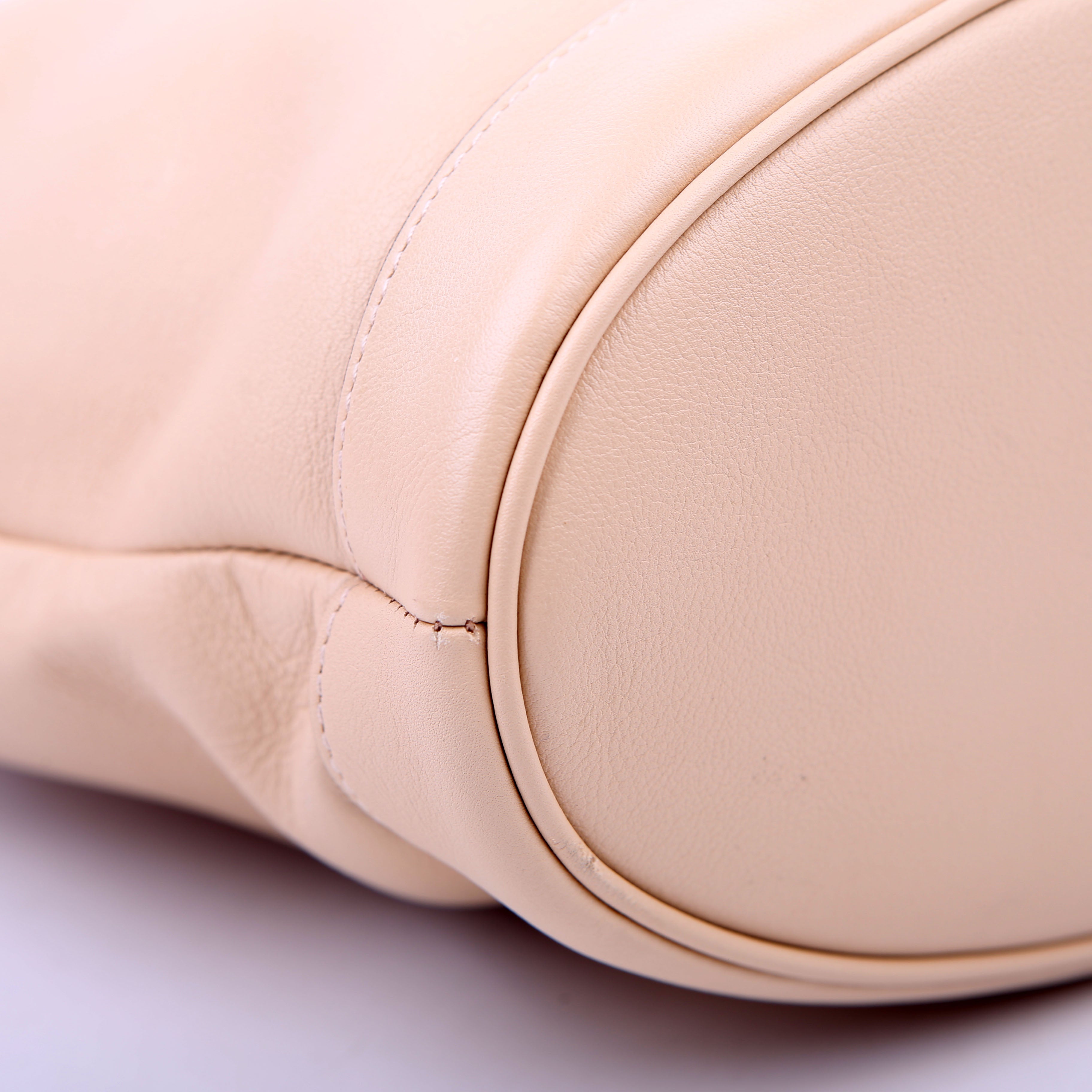 Gucci 750394 Diane Medium Bucket Beige