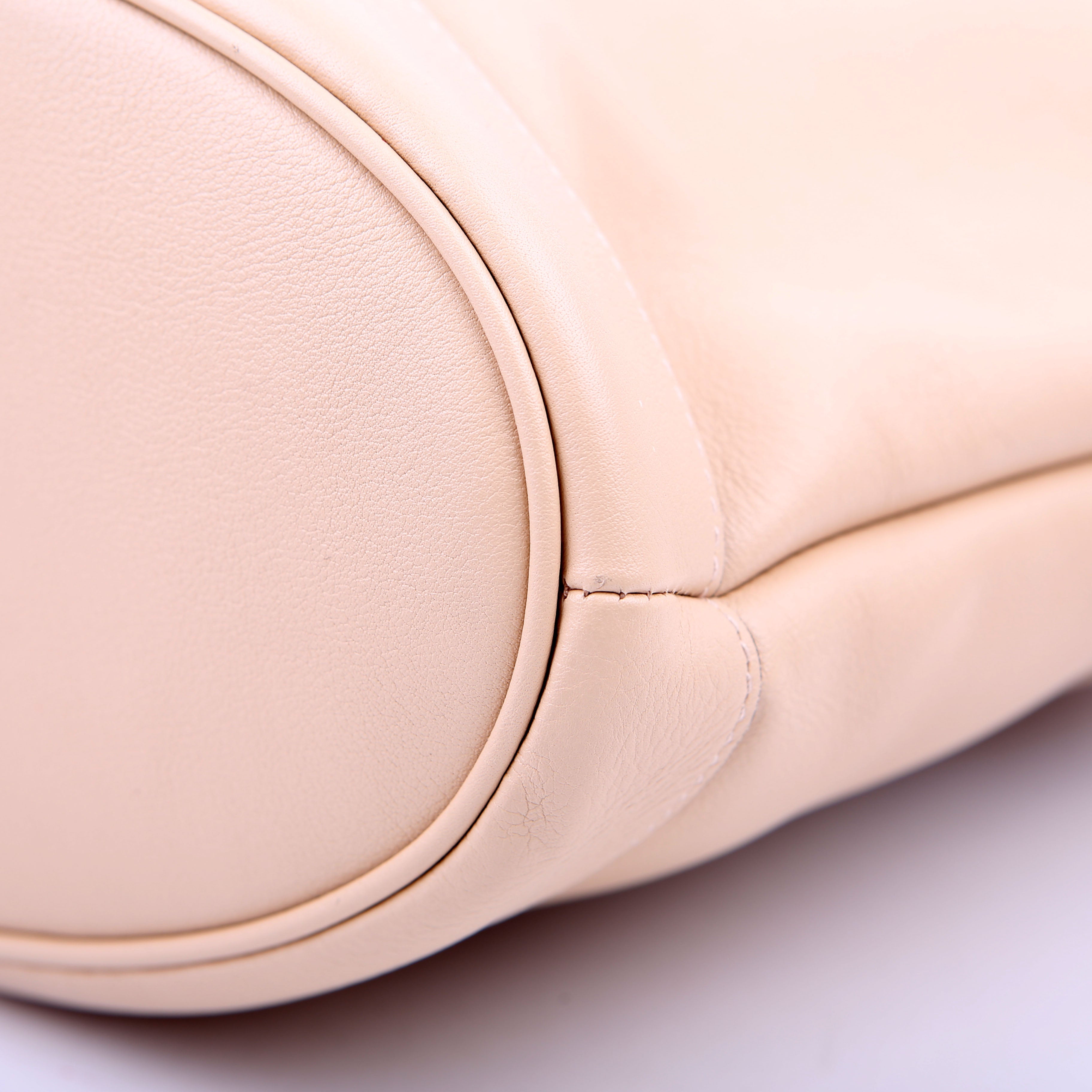 Gucci 750394 Diane Medium Bucket Beige