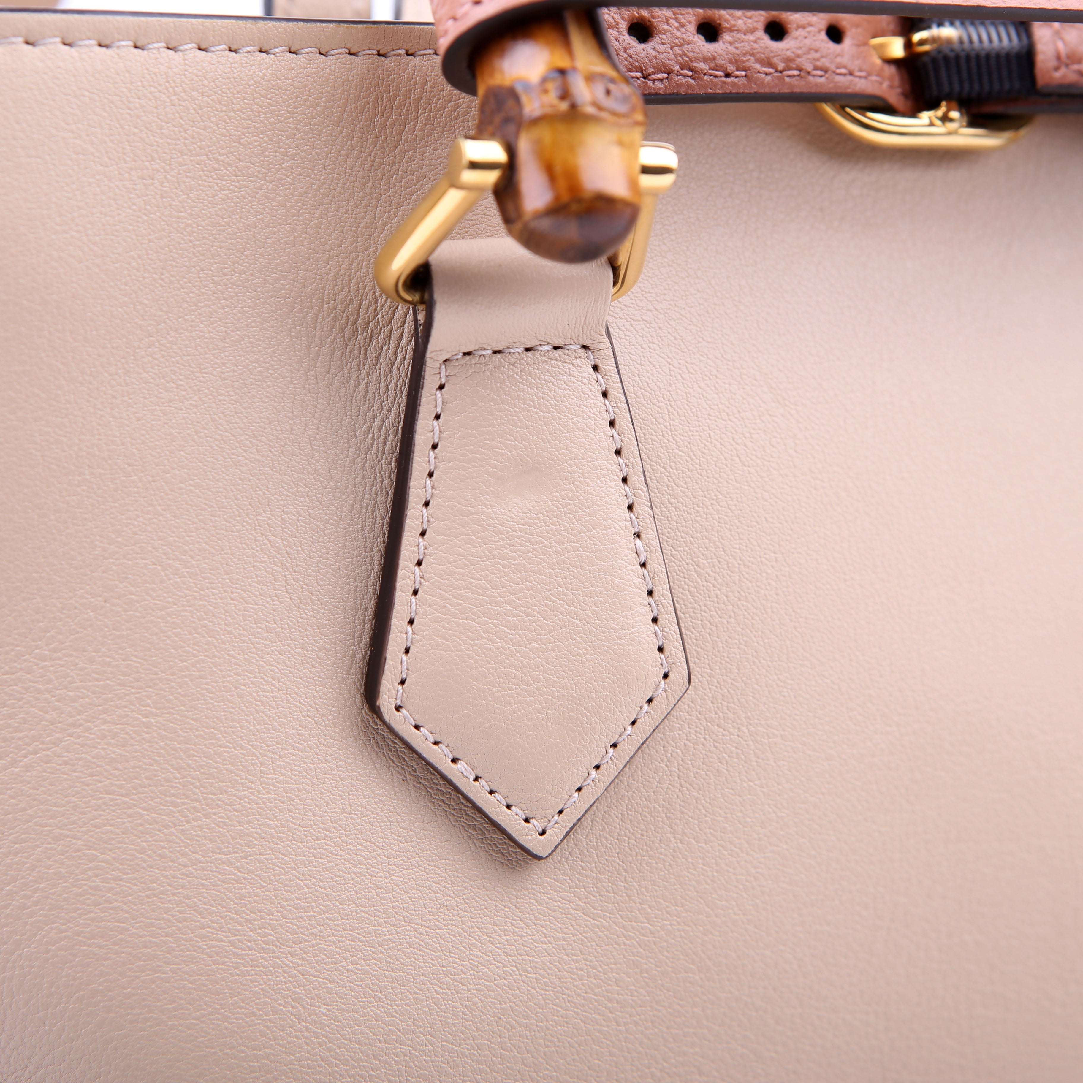Gucci 750394 Diane Medium Bucket Beige