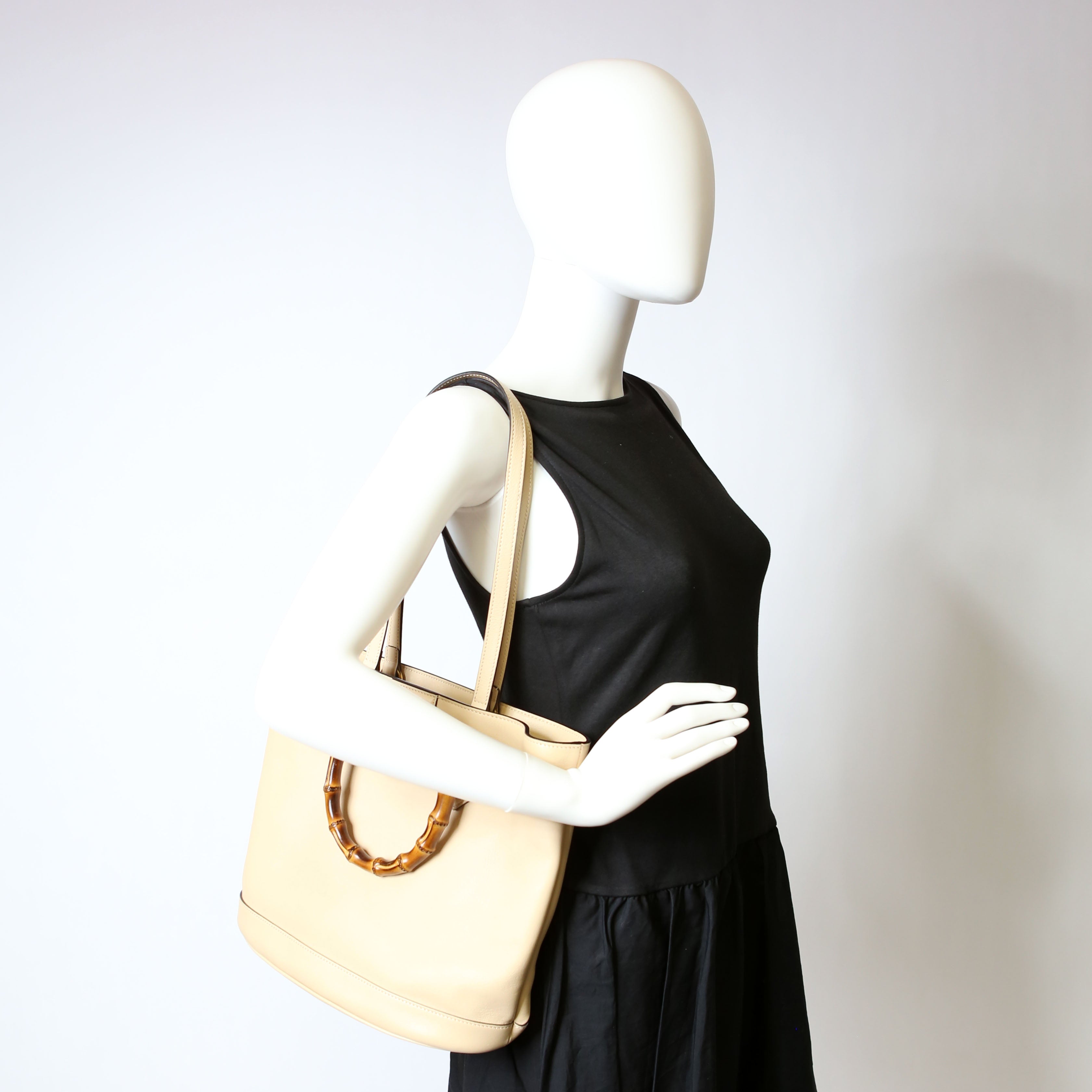 Gucci 750394 Diane Medium Bucket Beige