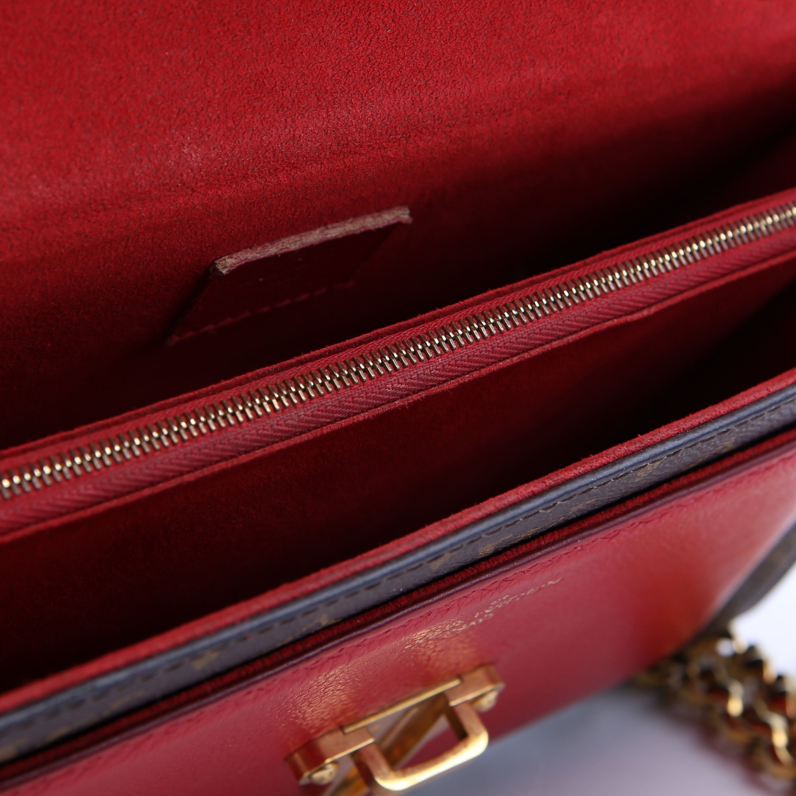 Victoire Monogram Red