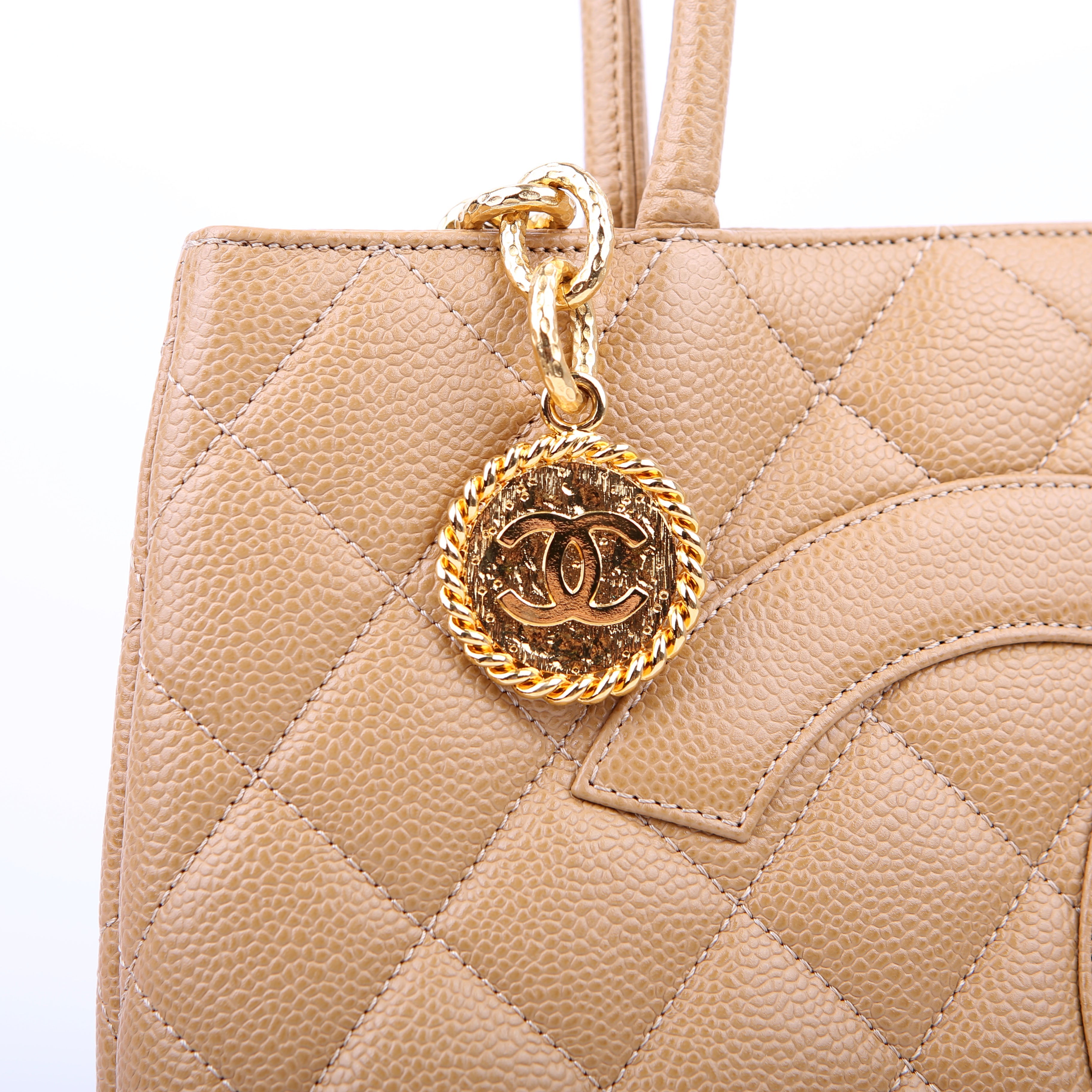 Medallion Tote Beige
