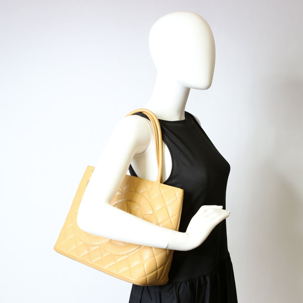 Medallion Tote Beige