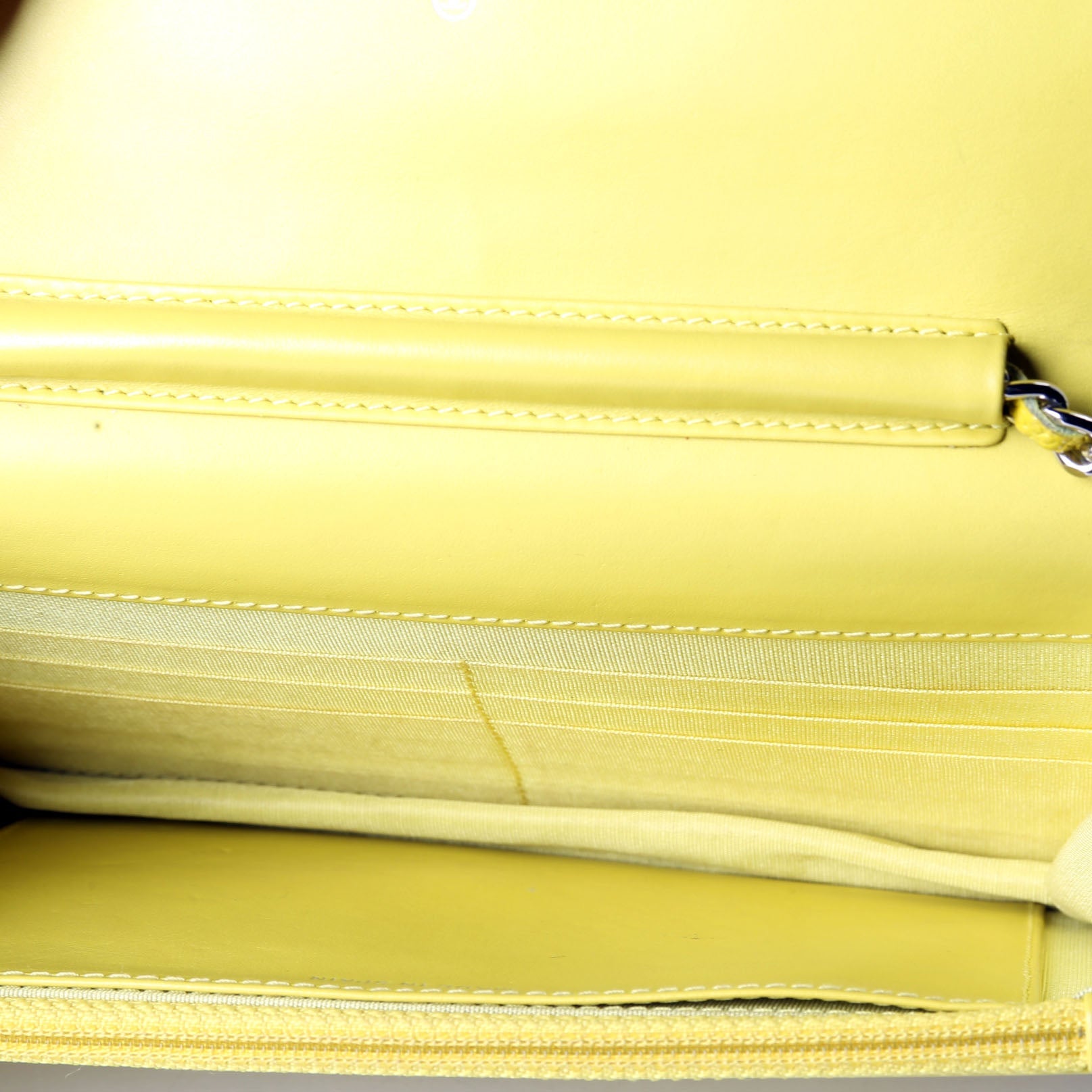 WOC Timeless CC Caviar Yellow