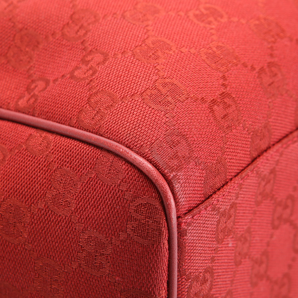 Gucci 257288 GG Canvas Boston Red