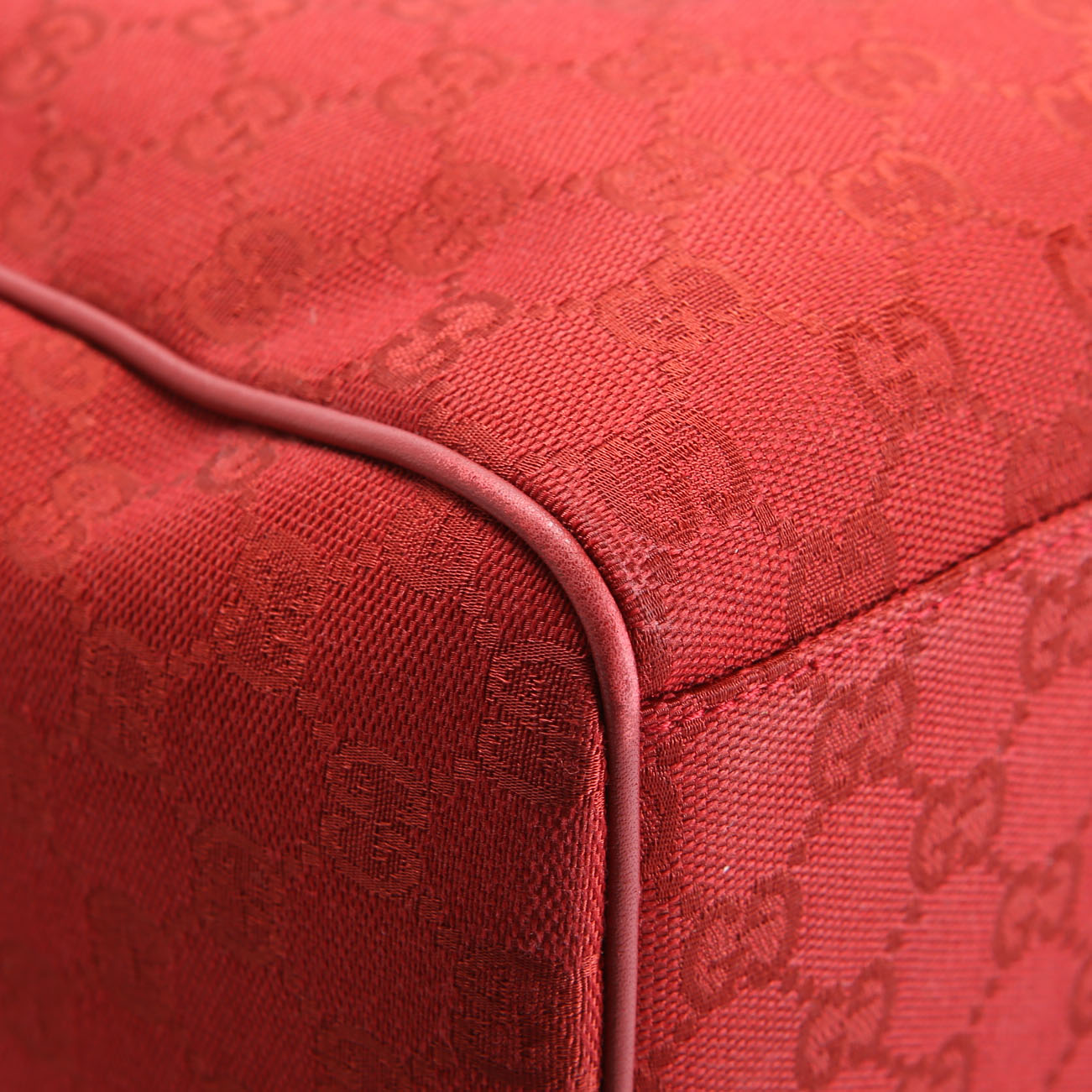 Gucci 257288 GG Canvas Boston Red