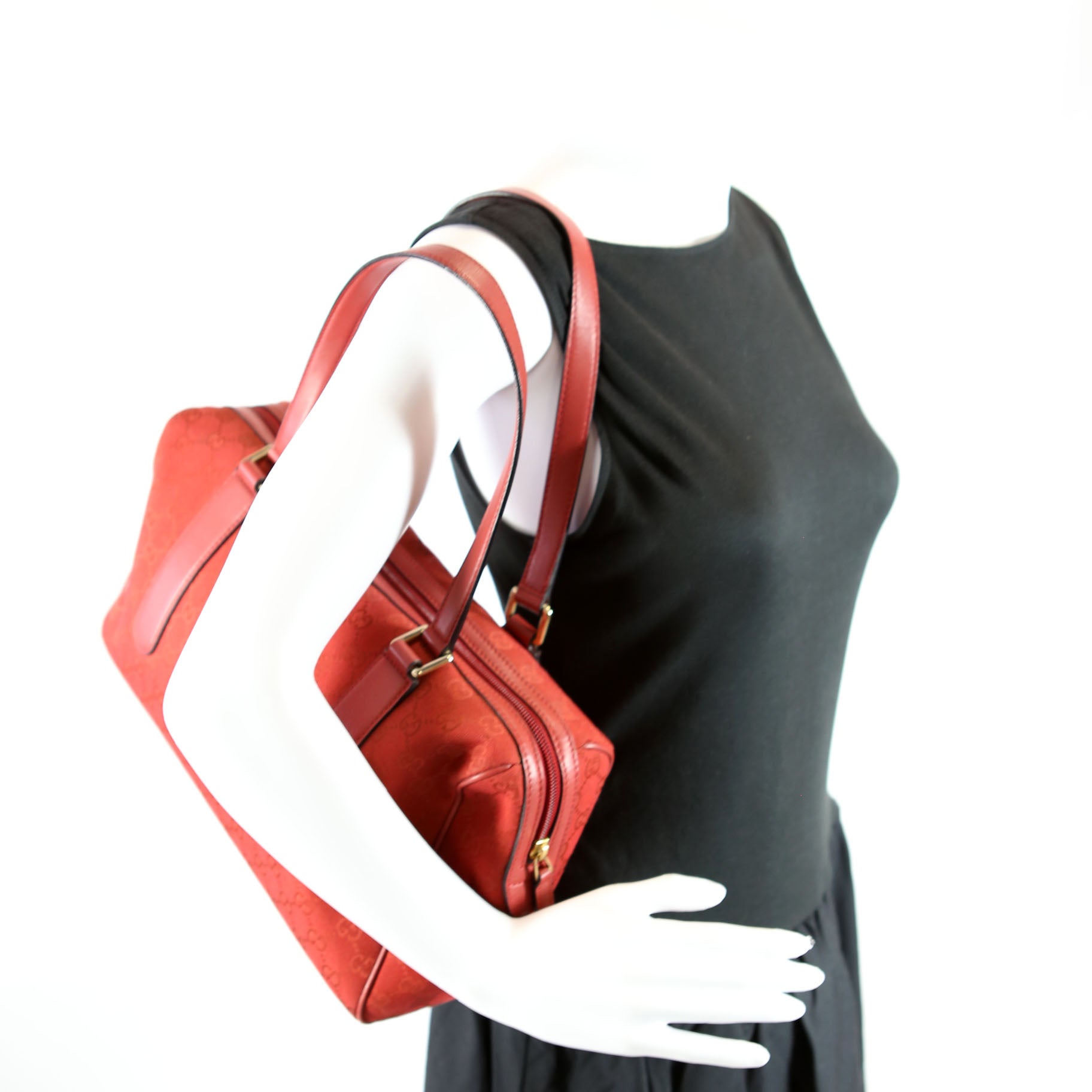 Gucci 257288 GG Canvas Boston Red