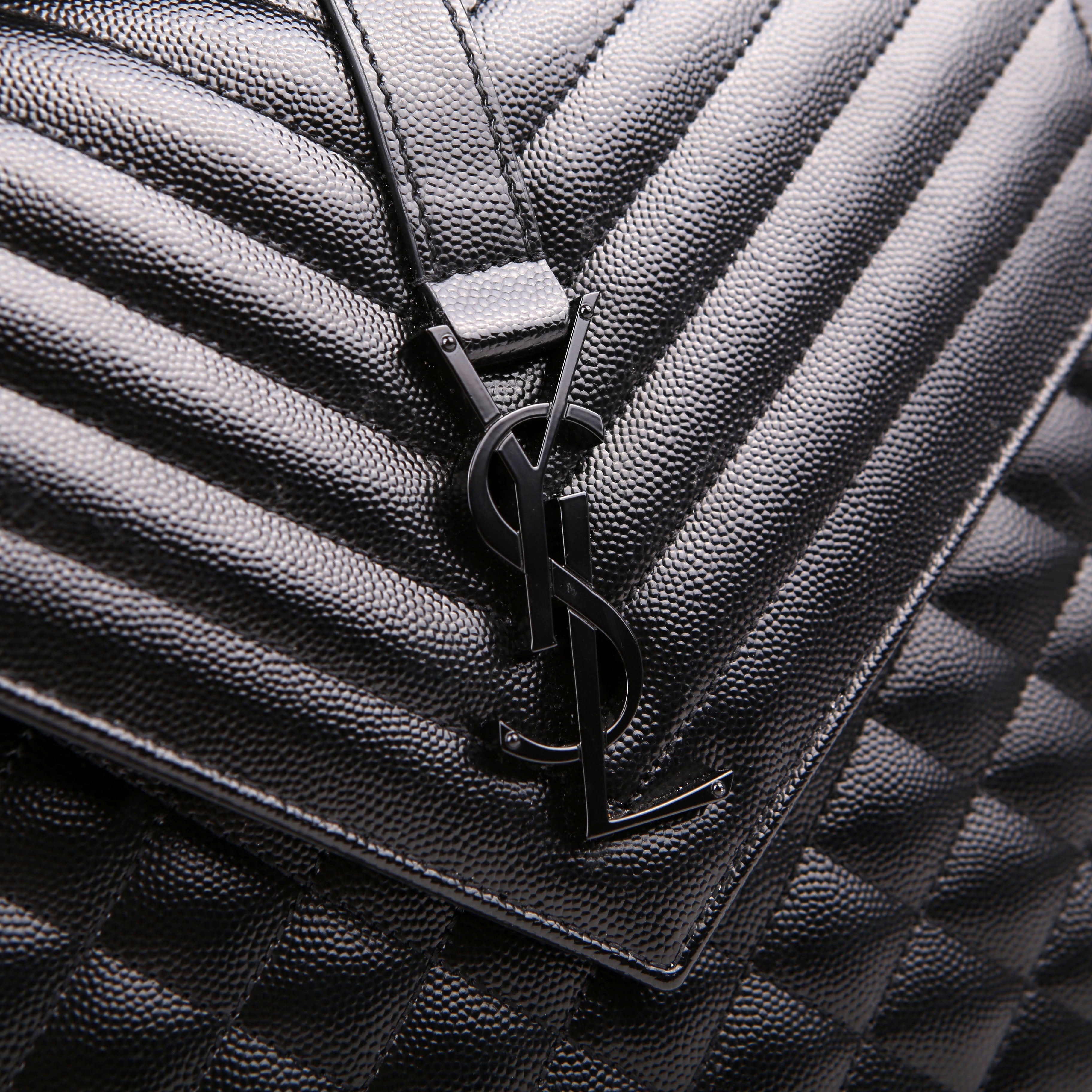 SAINT LAURENT Envelope Large Triquilt Black