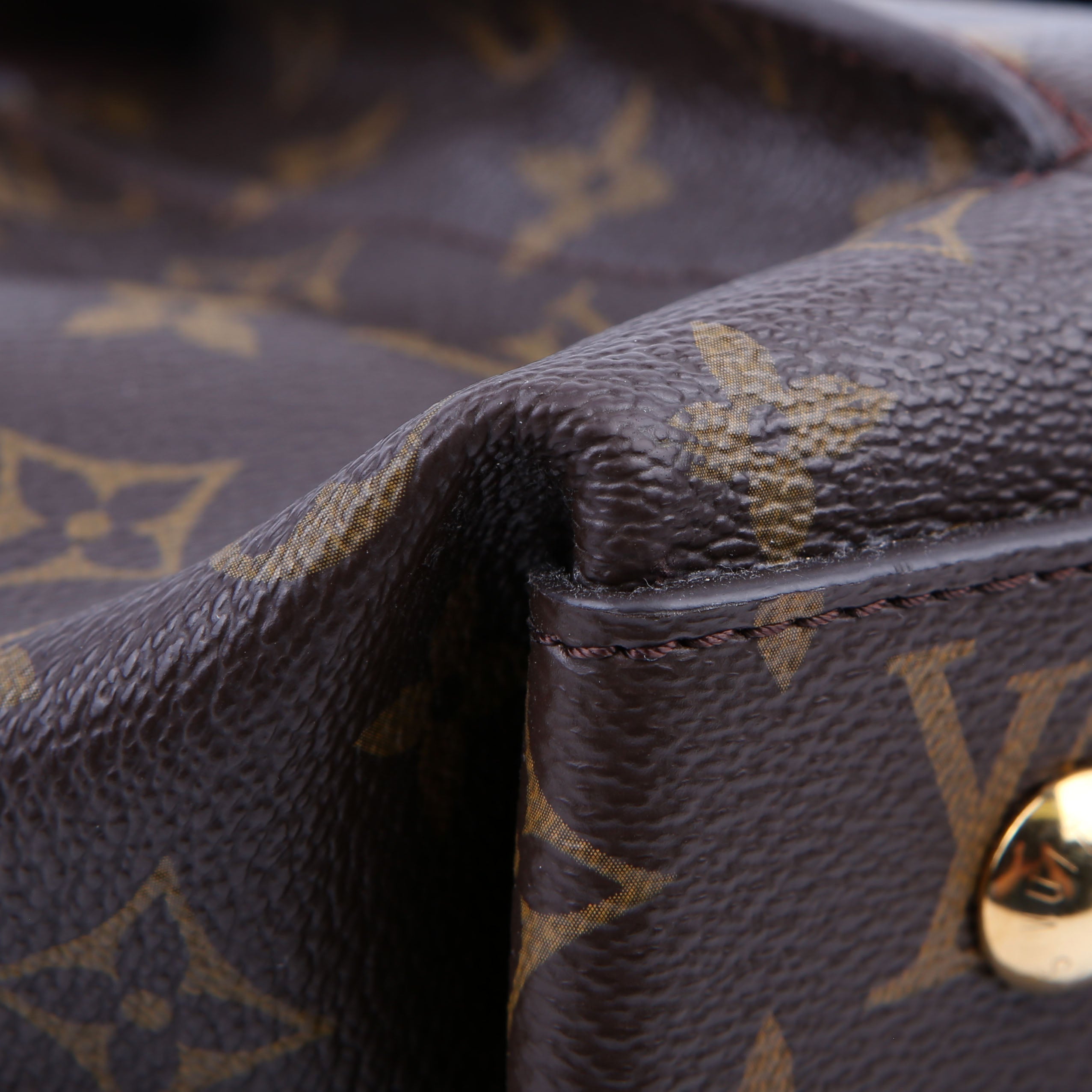 Metis Shoulder Monogram