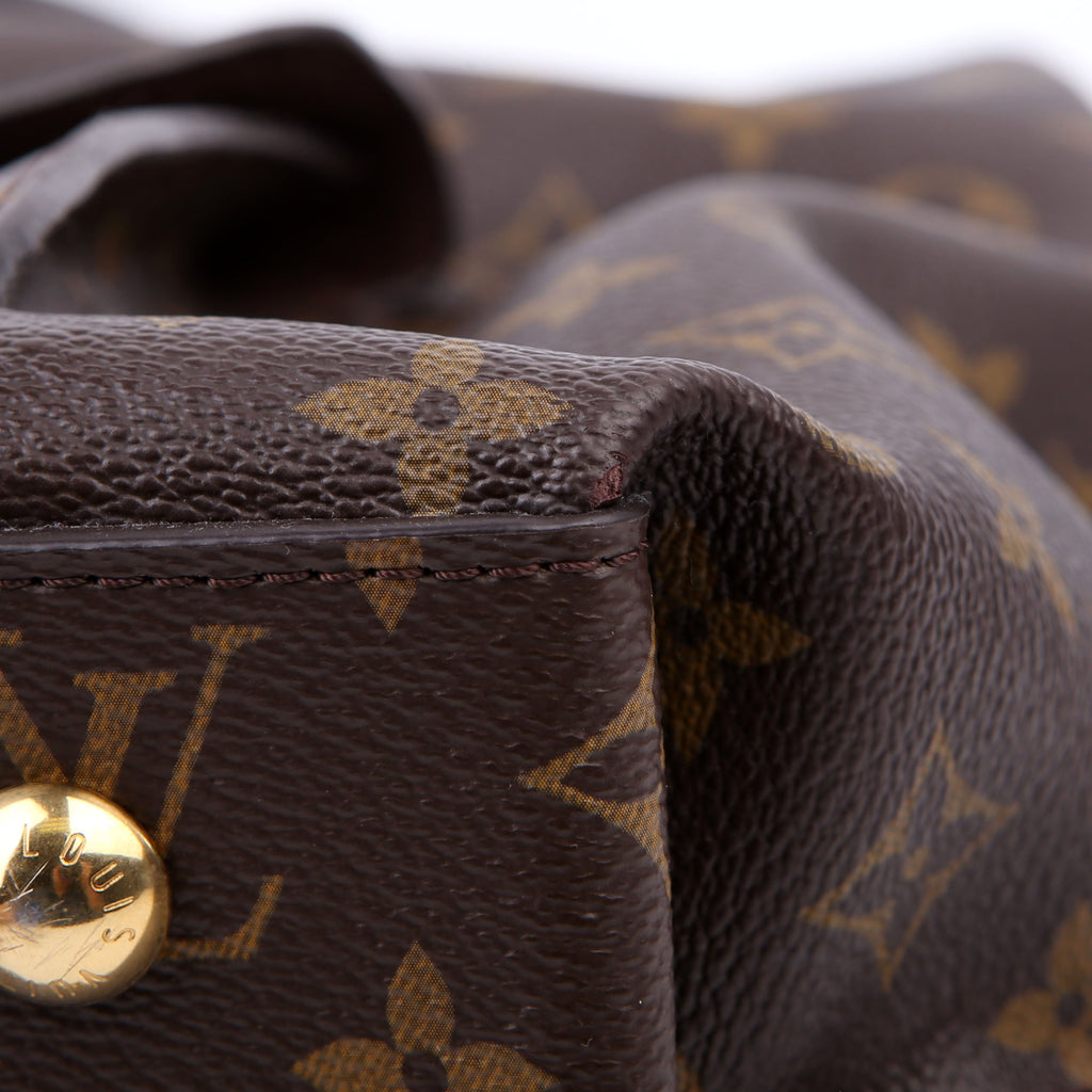 Metis Shoulder Monogram