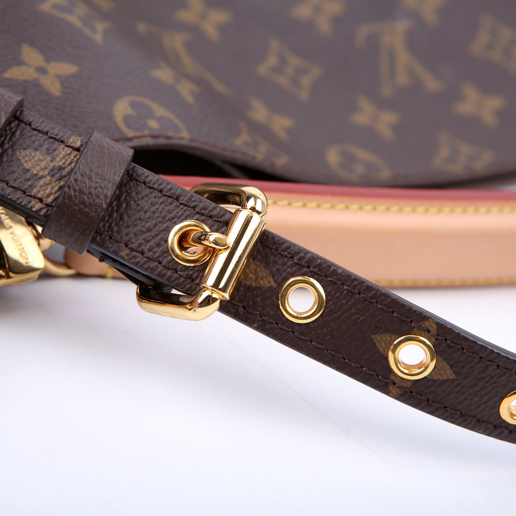 Metis Shoulder Monogram