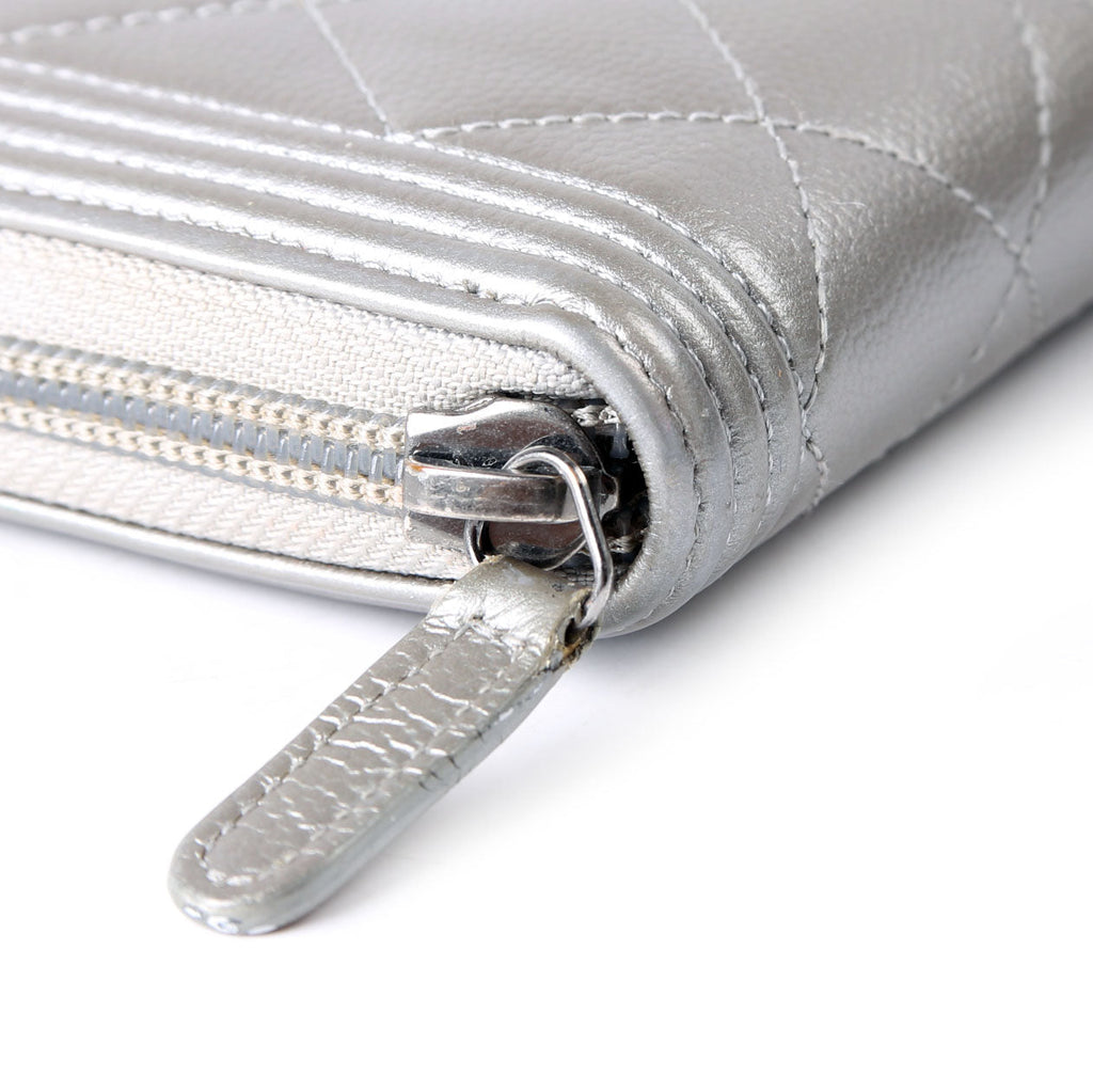 Boy Wallet Zip Around Quilted Caviar 24M Pewter