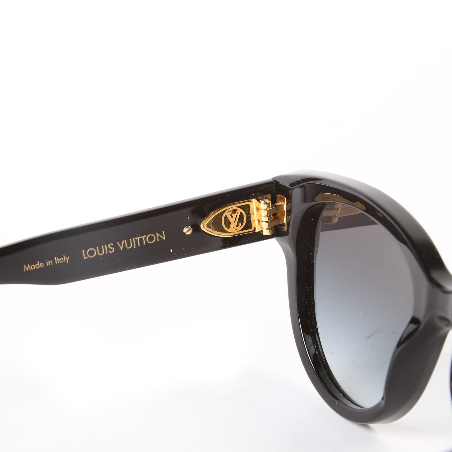 Z1526W Square Sunglasses Black