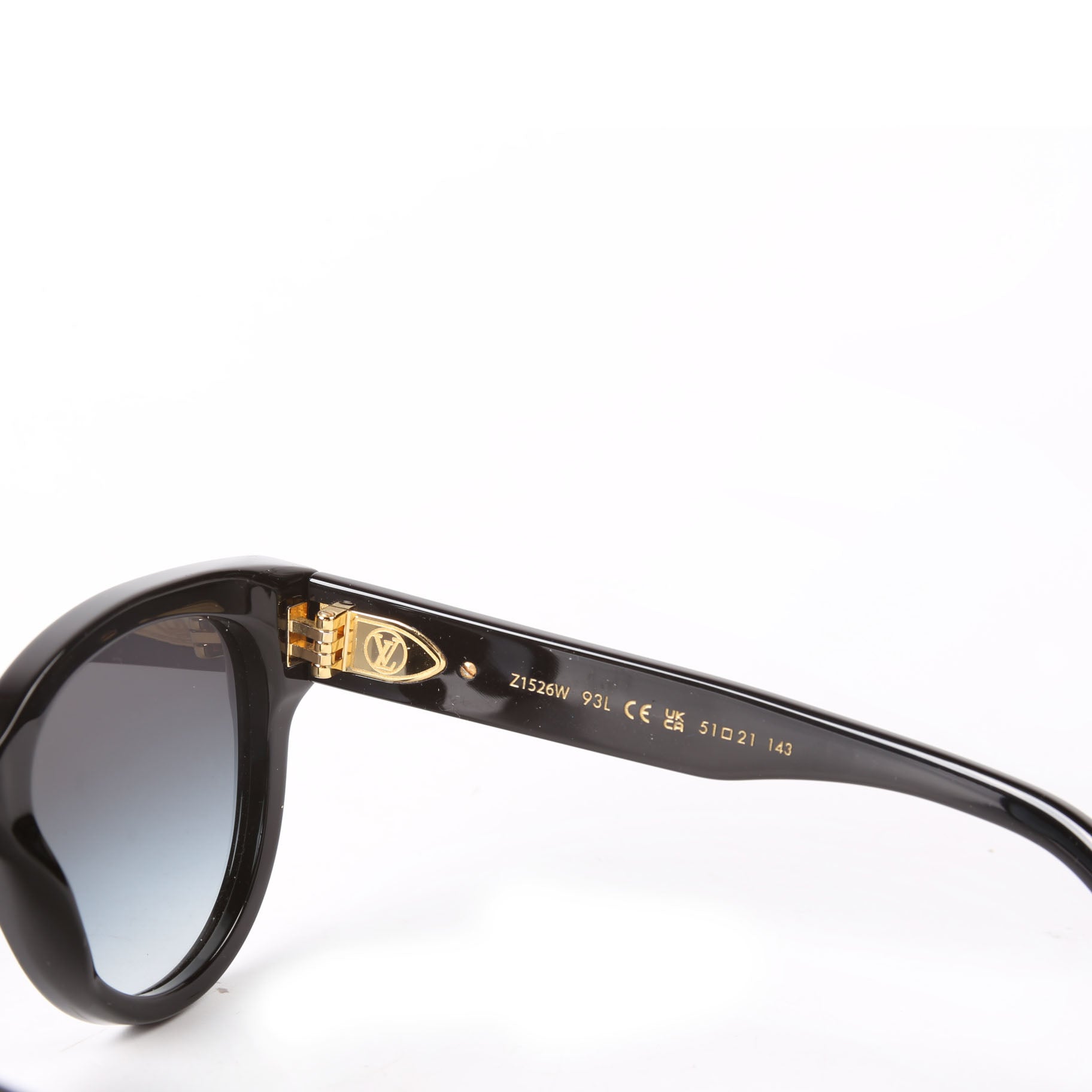 Z1526W Square Sunglasses Black