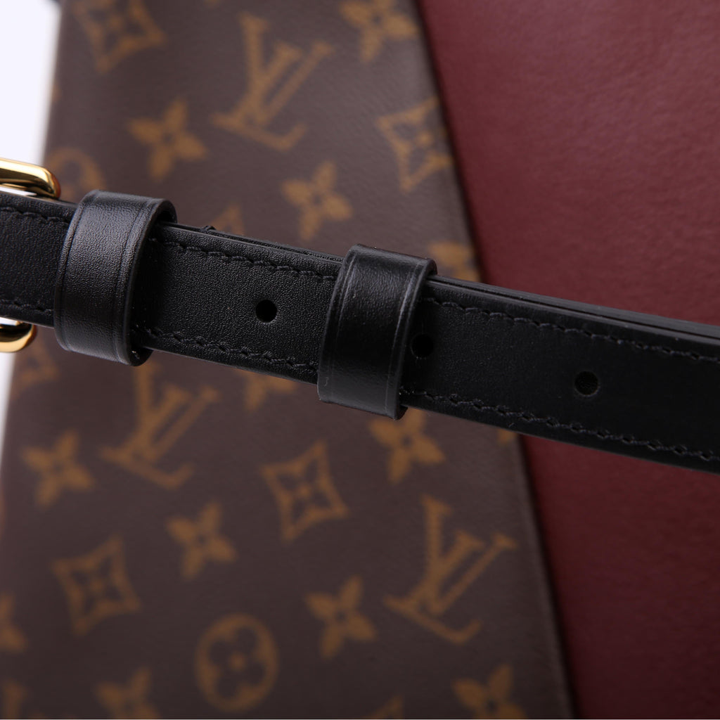 V Tote MM Monogram Black/Berry