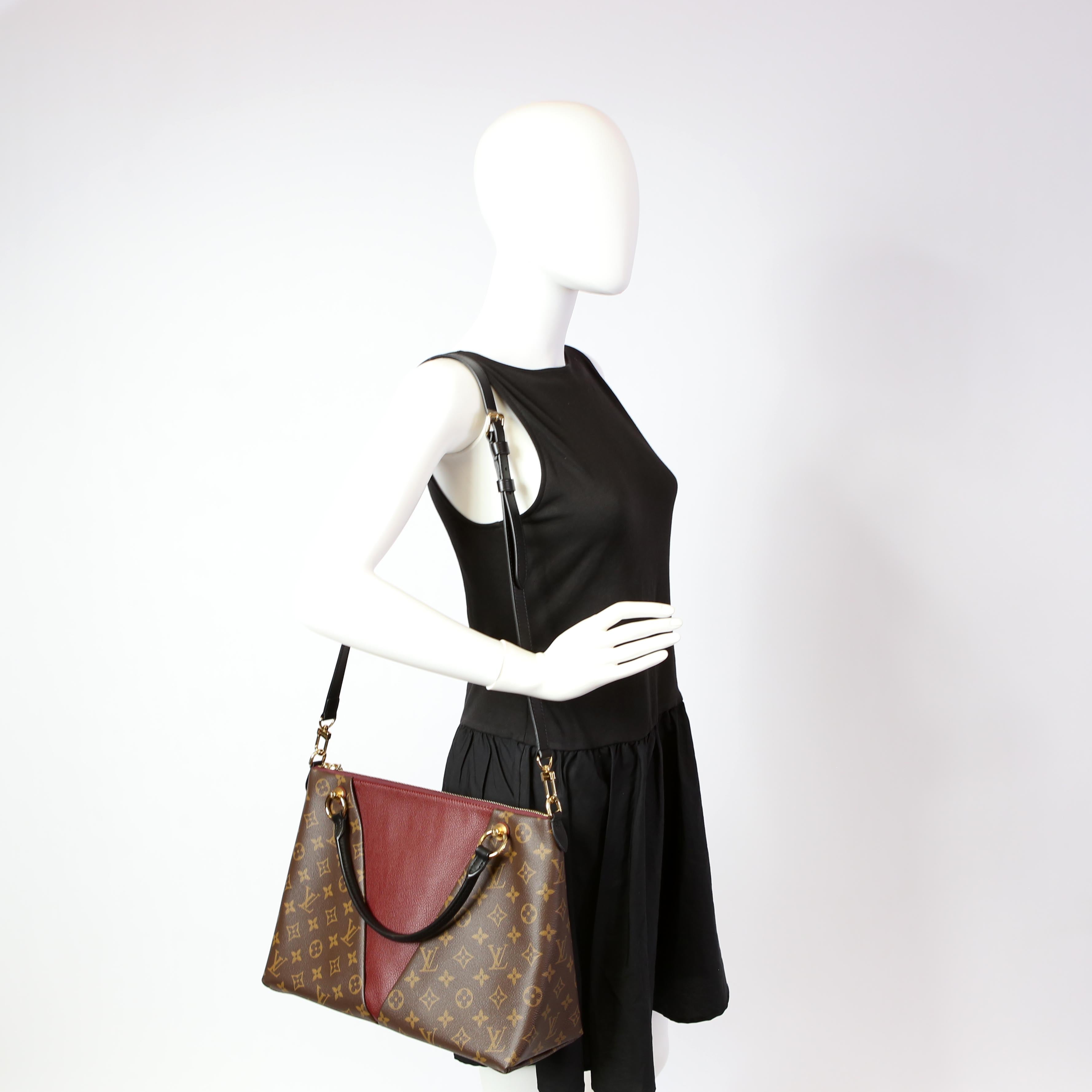 V Tote MM Monogram Black/Berry