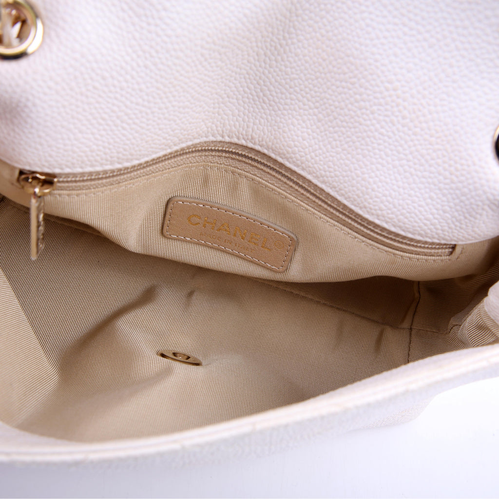 City Walk Flap Medium Caviar 29M White