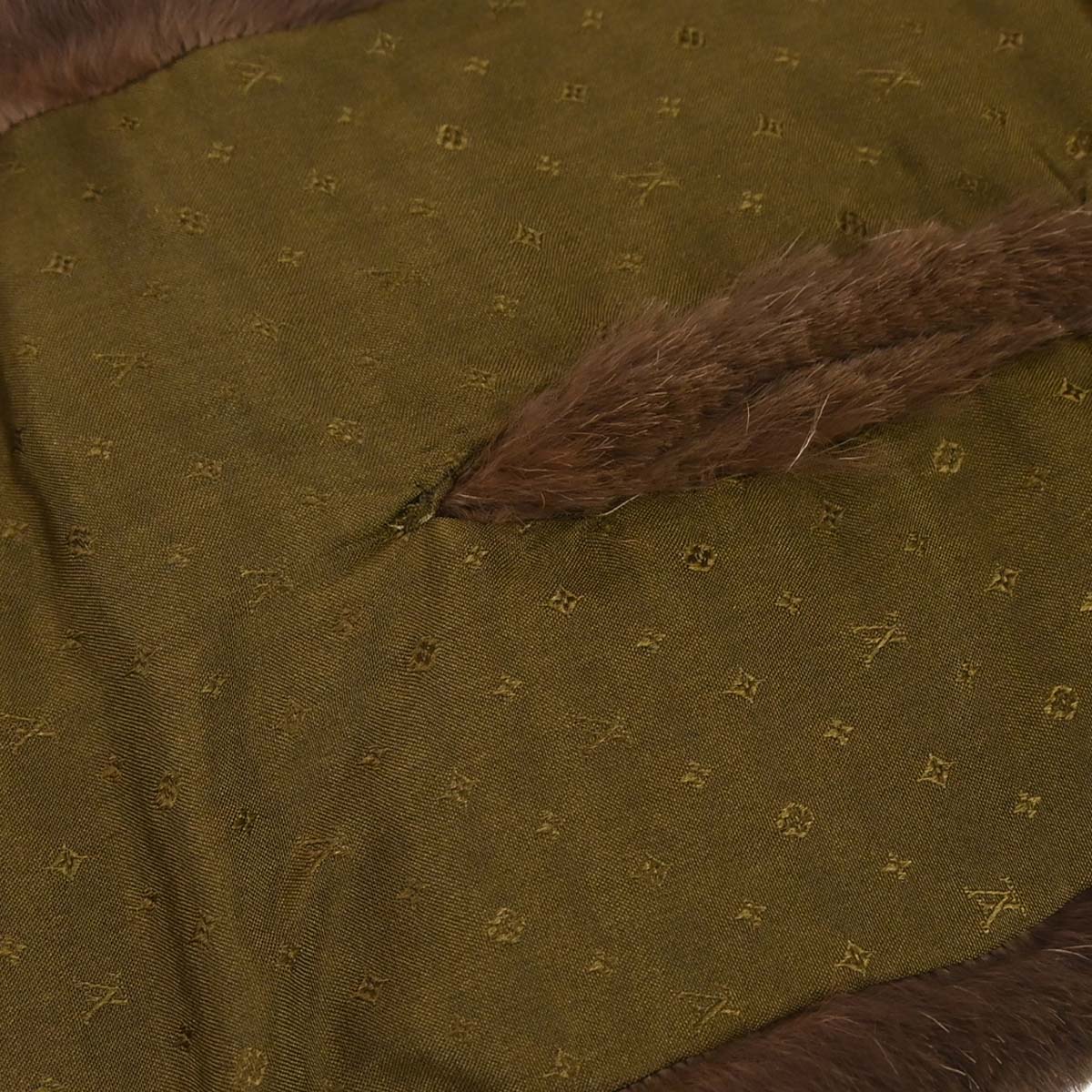 Louis Vuitton Monogram Rabbit Fur Flower Echarpe Bystamp Rex Stole M75757