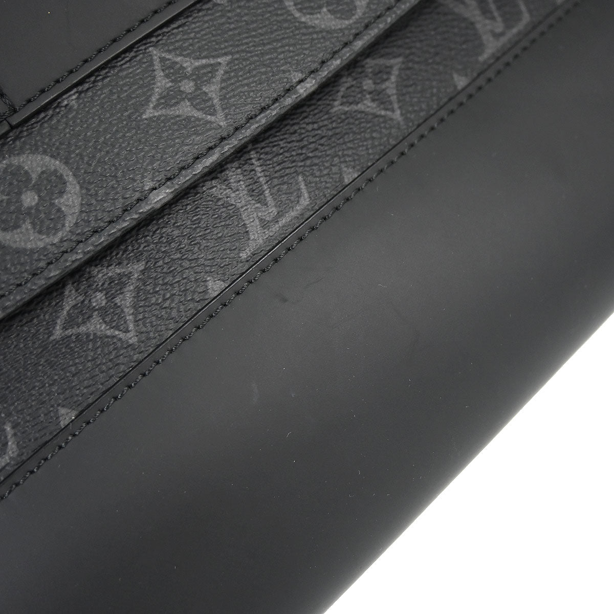 Louis Vuitton Monogram Voyager MM Messenger Shoulder Bag M40510