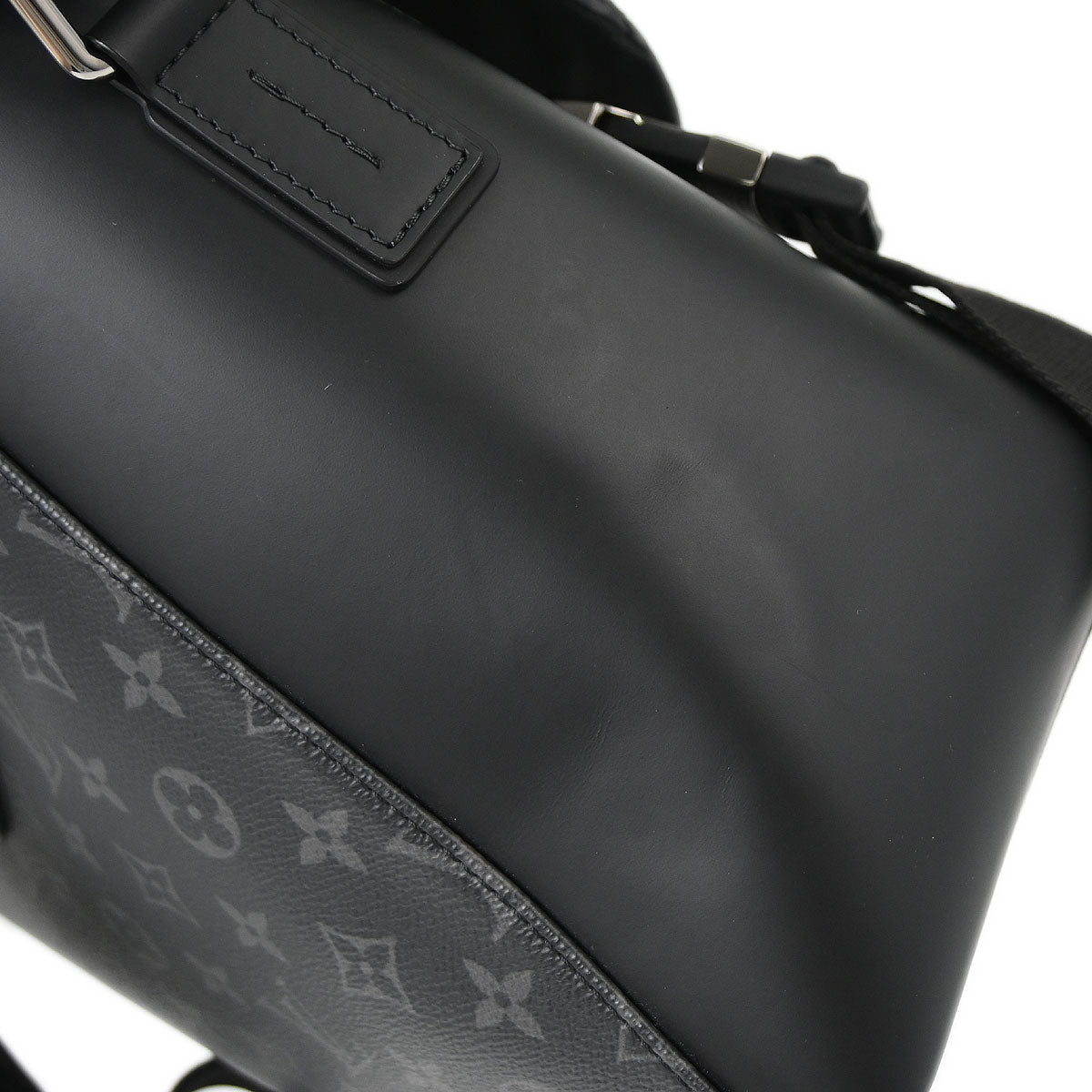 Louis Vuitton Monogram Voyager MM Messenger Shoulder Bag M40510